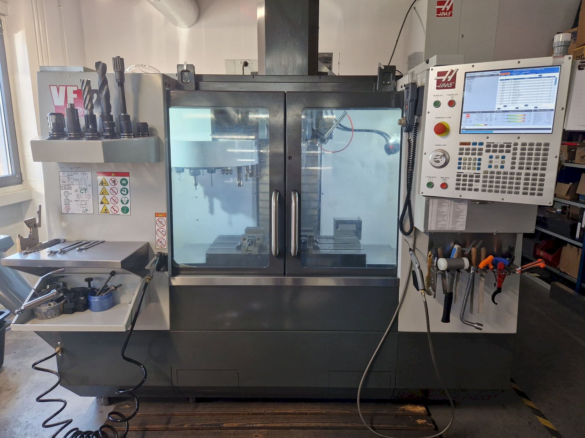 A HAAS VF-2  gép elölnézete