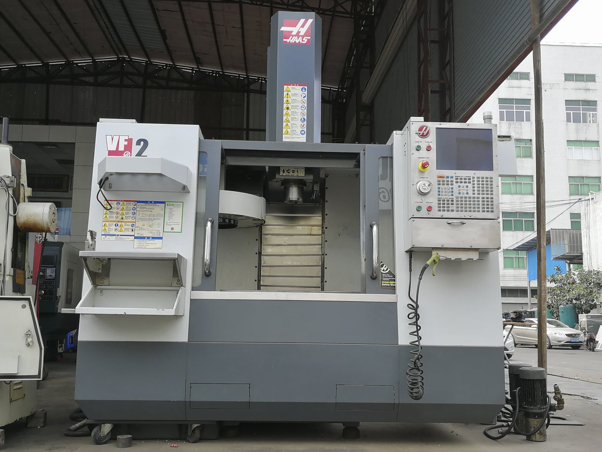 A HAAS VF-2  gép elölnézete