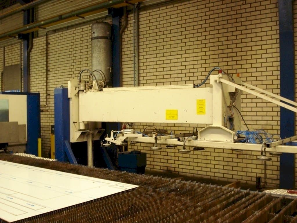 A TRUMPF Loadmaster  gép elölnézete
