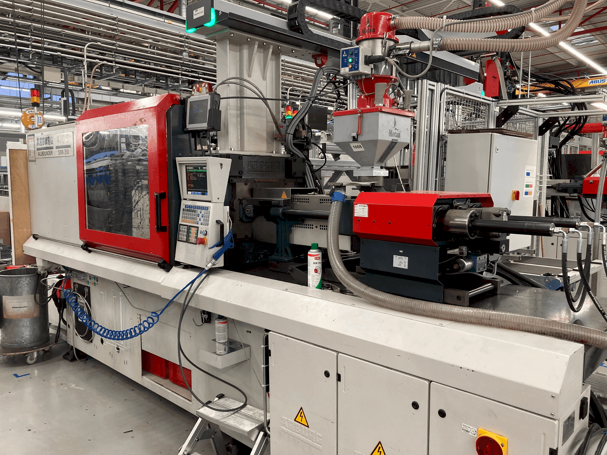 A Arburg Allrounder 470 S 1300-350  gép elölnézete