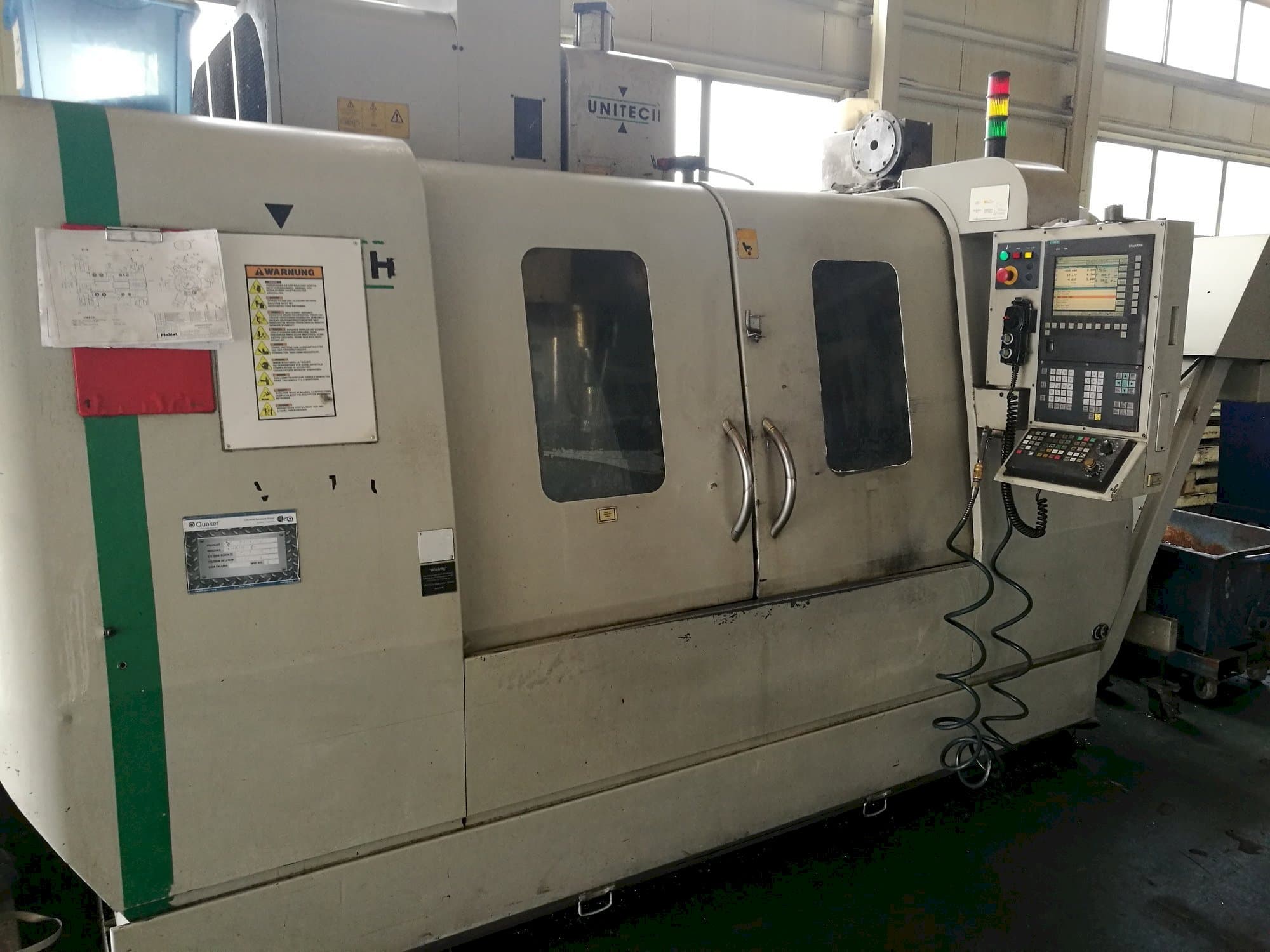 A UNITECH VMC-1250P3  gép elölnézete