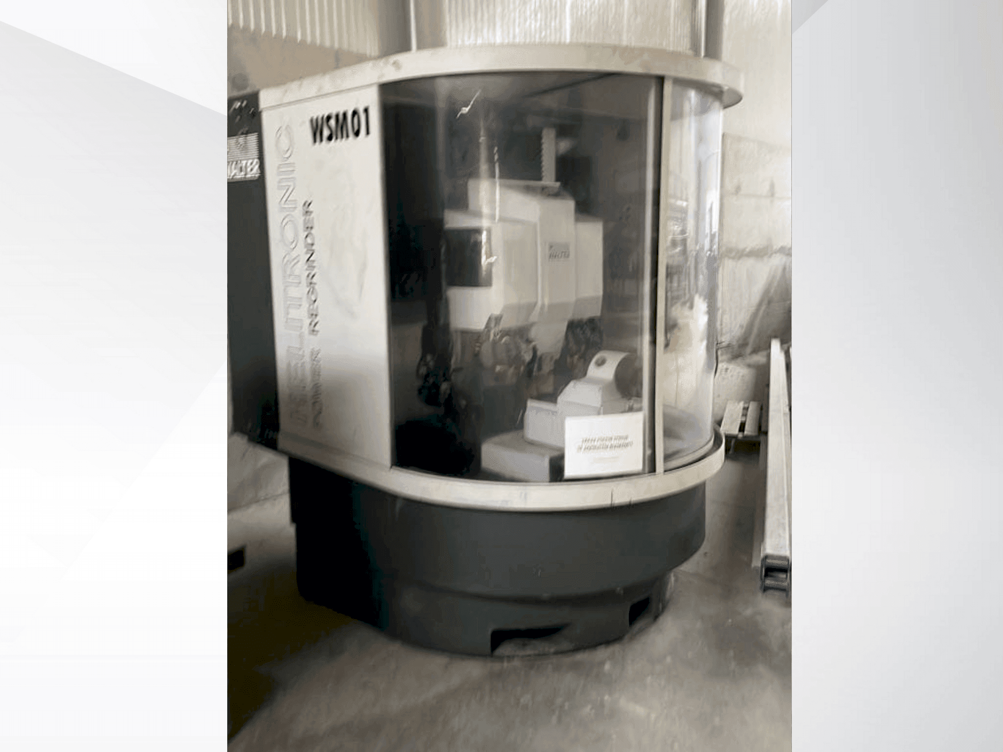 A WALTER Helitronic Power Regrinder  gép elölnézete