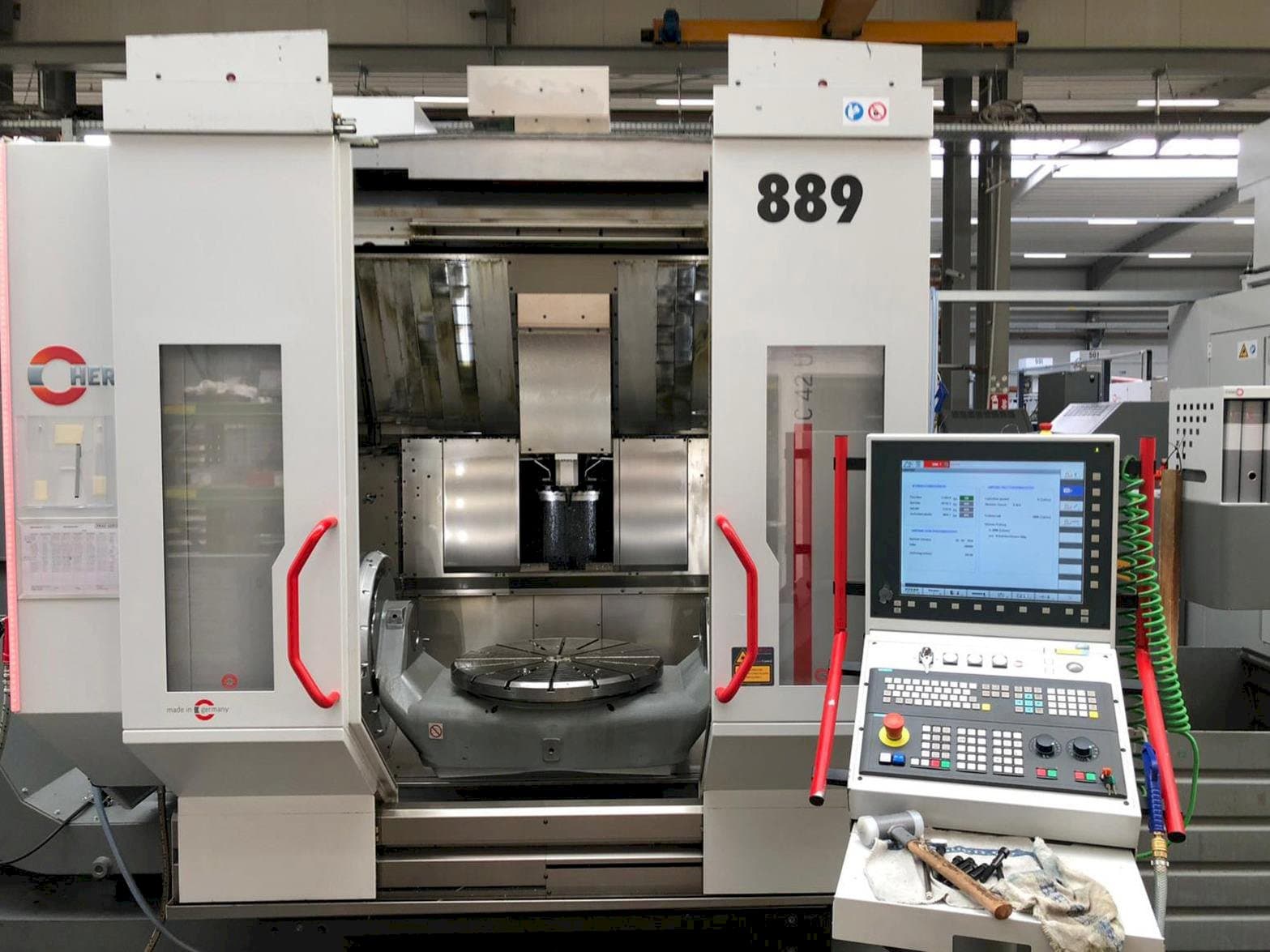 A HERMLE C42U MT  gép elölnézete