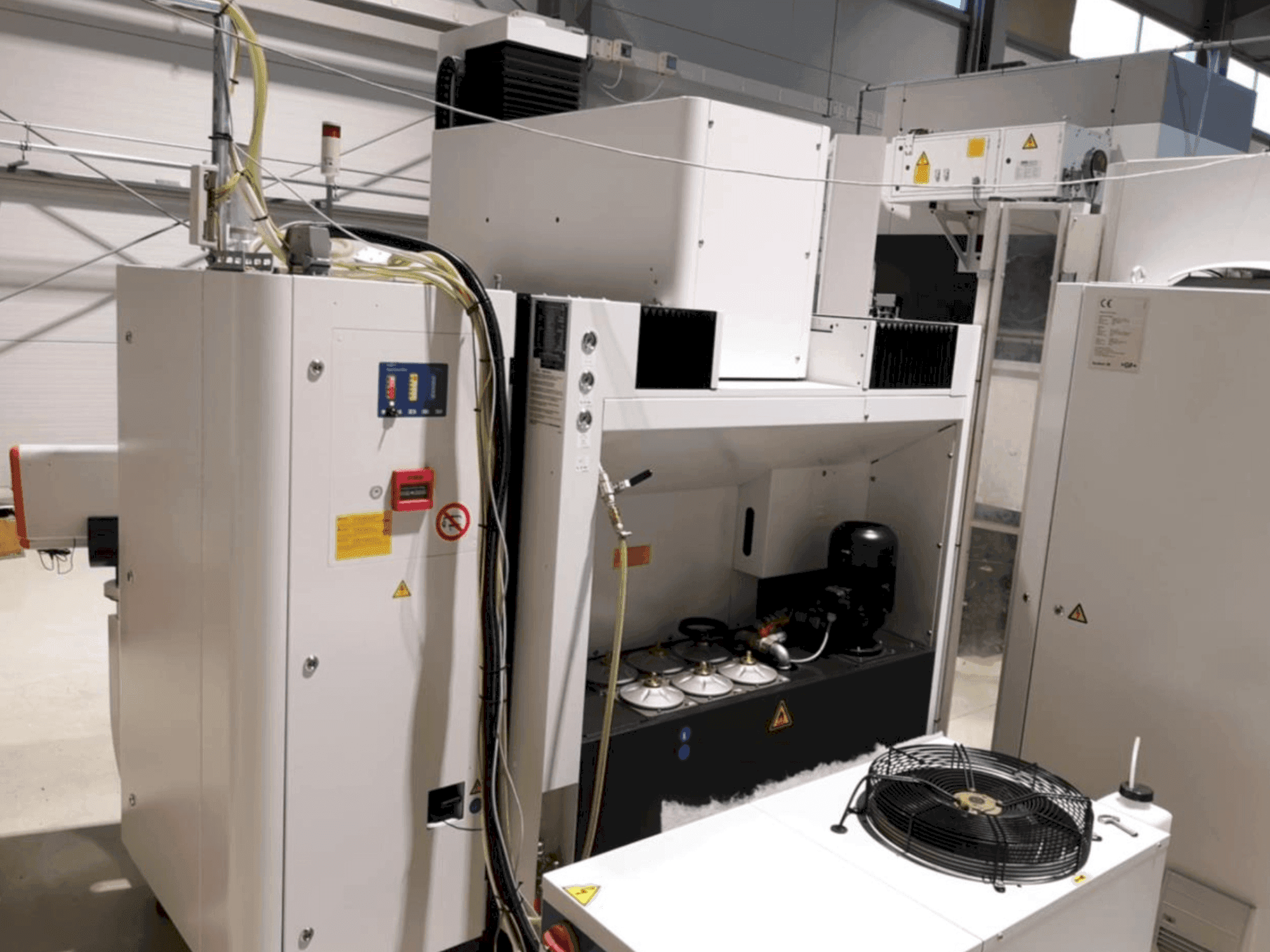 A AgieCharmilles FORM P 600  gép elölnézete