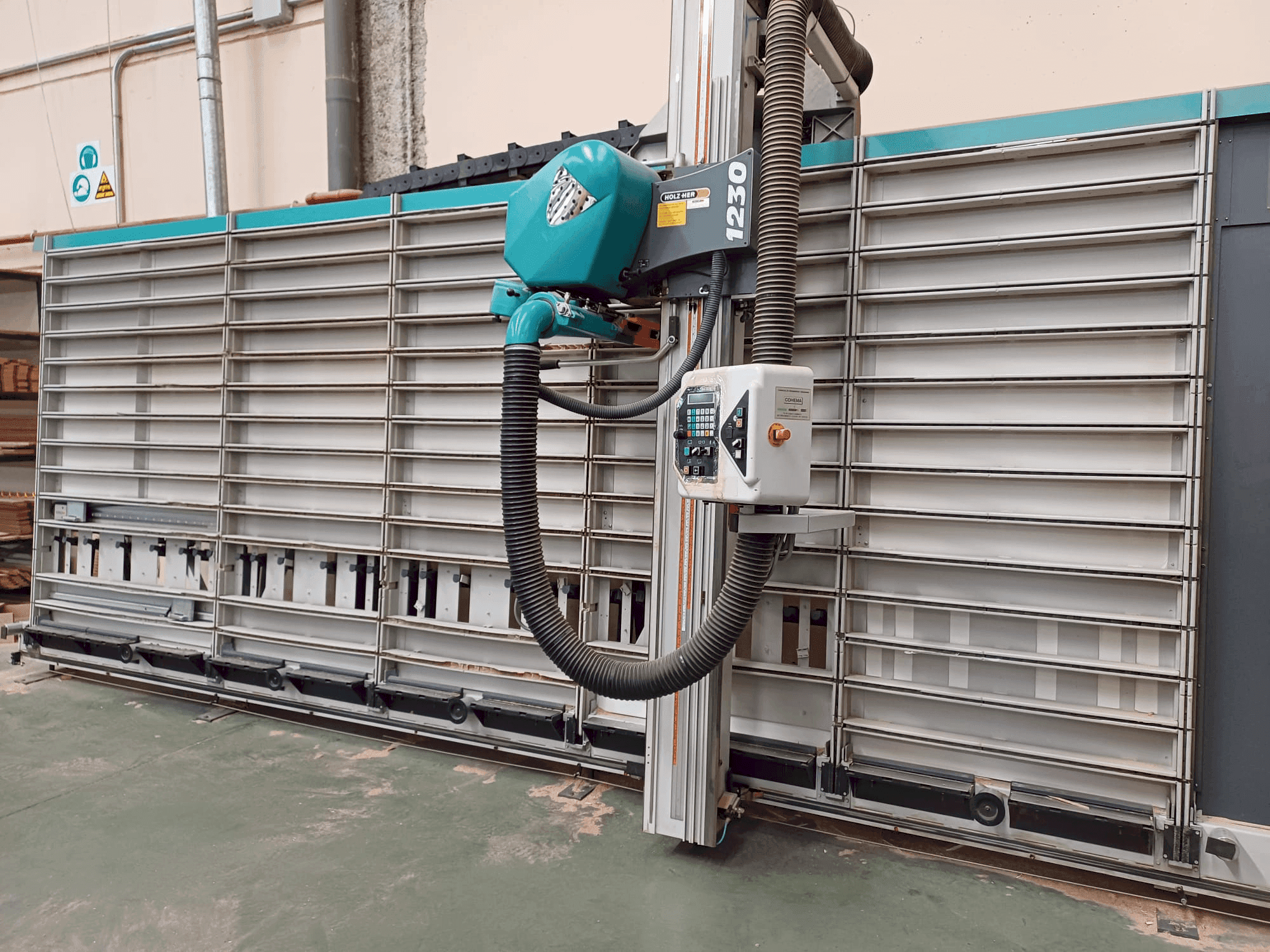 A HOLZHER PK 1230  gép elölnézete