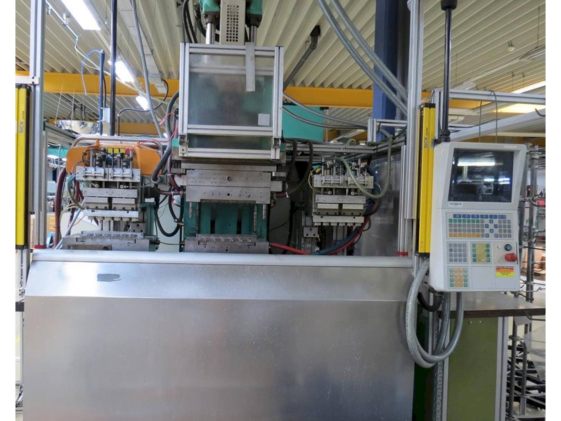 A Arburg Allrounder CENTEX 270 C 400-100  gép elölnézete