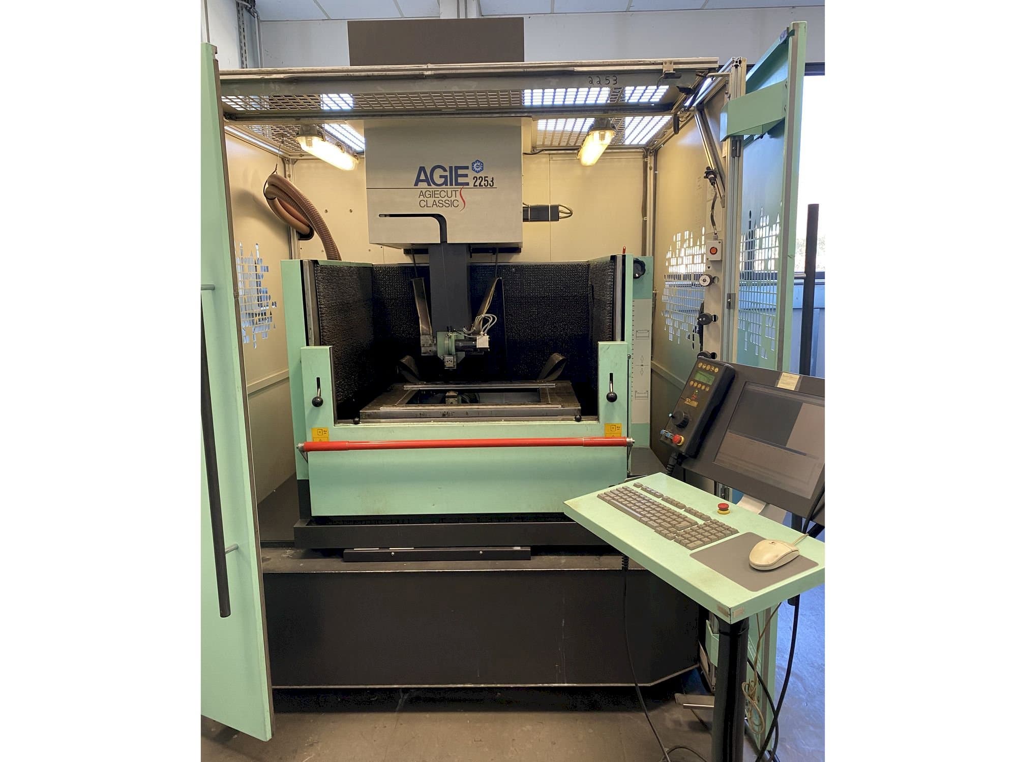 A AGIE Agiecut Classic 3s  gép elölnézete
