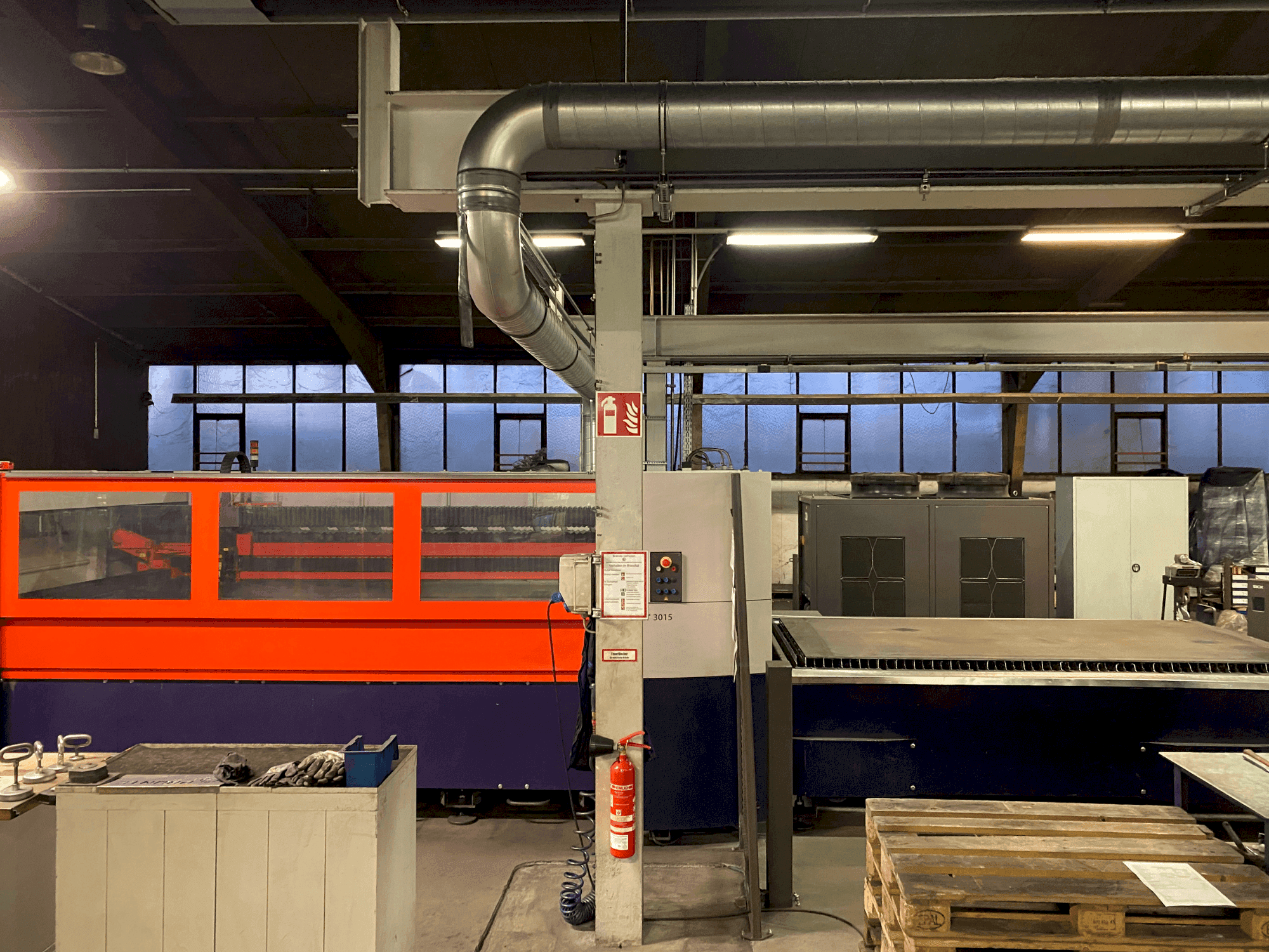 A Bystronic Bystar 3015/4400  gép elölnézete