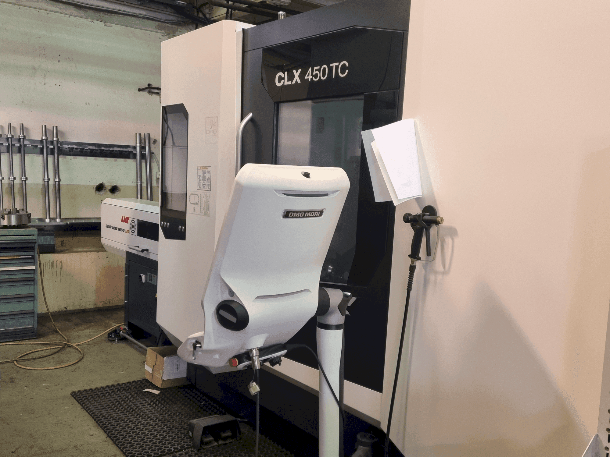 A DMG MORI CLX 450 TC  gép elölnézete