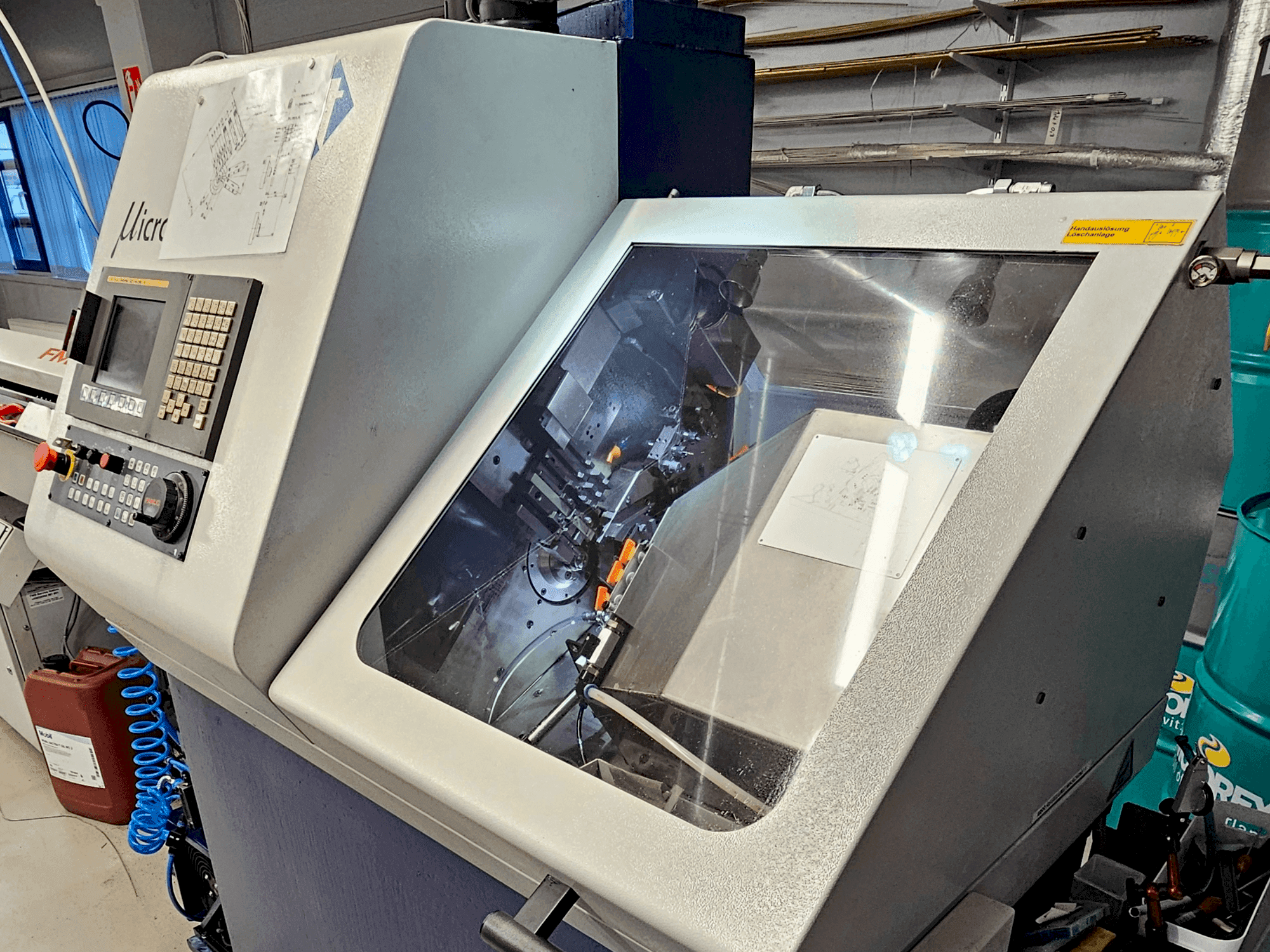 A TORNOS Micro 8  gép elölnézete