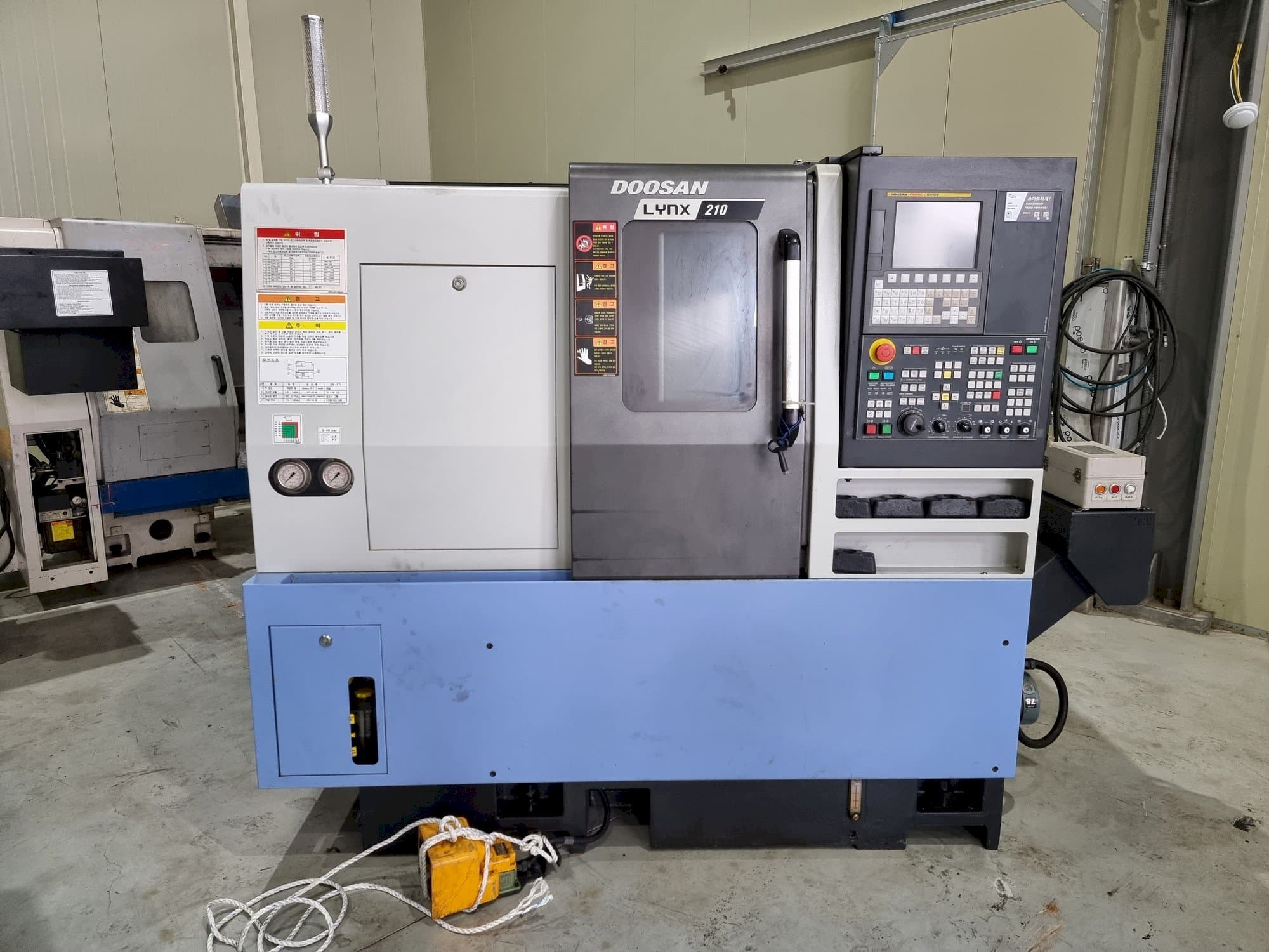 A Doosan LYNX 210  gép elölnézete