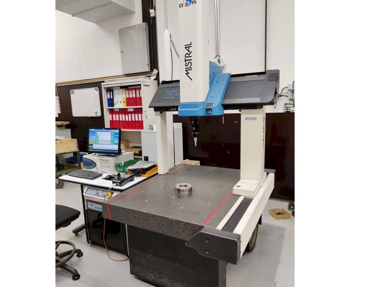 A DEA 70705  gép elölnézete