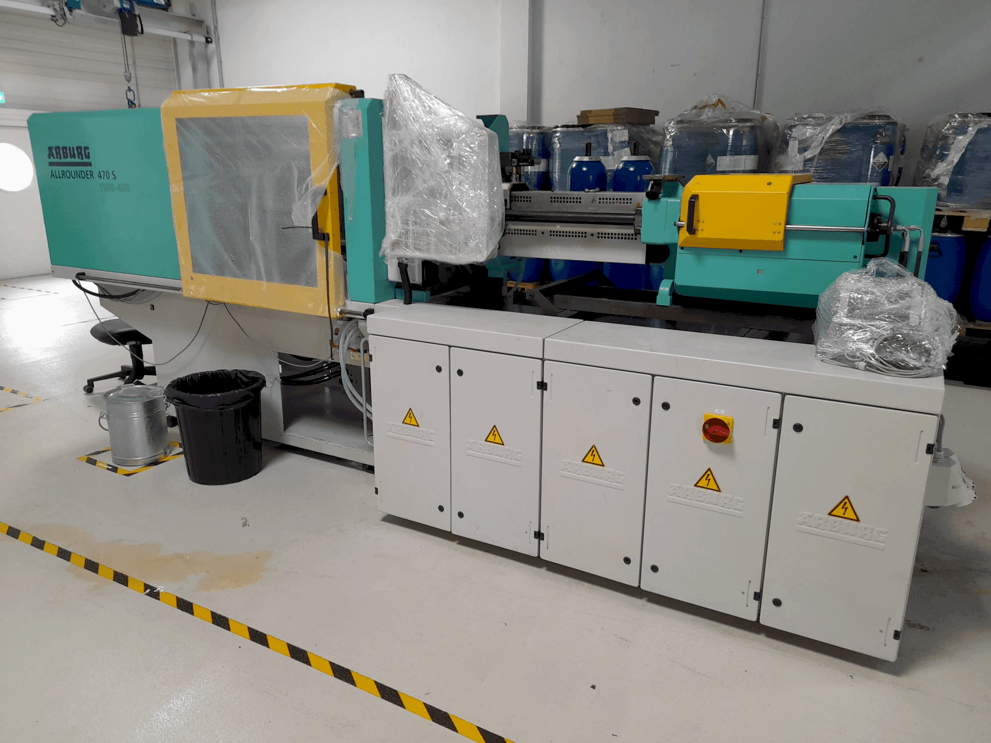 A Arburg Allrounder 470S 1100-400 with Multilift handling (2010)  gép elölnézete