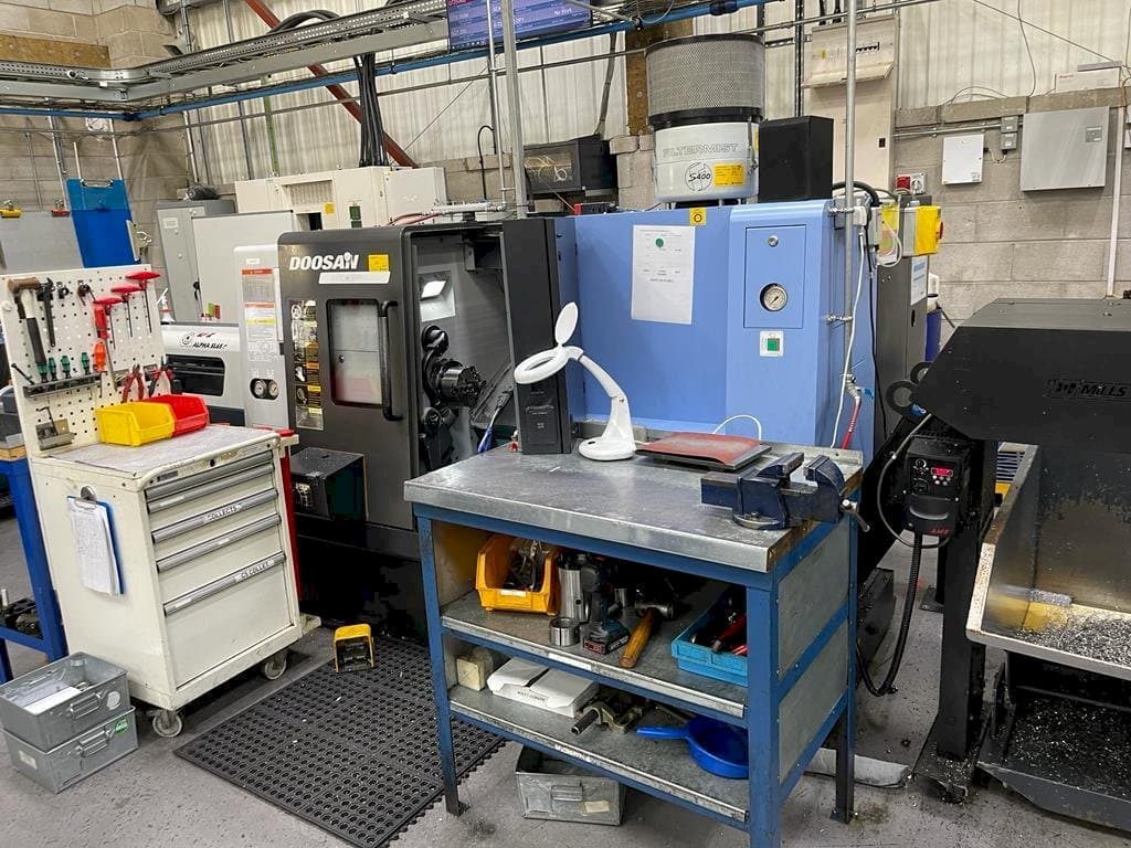 A Doosan Lynx 220 LMA  gép elölnézete