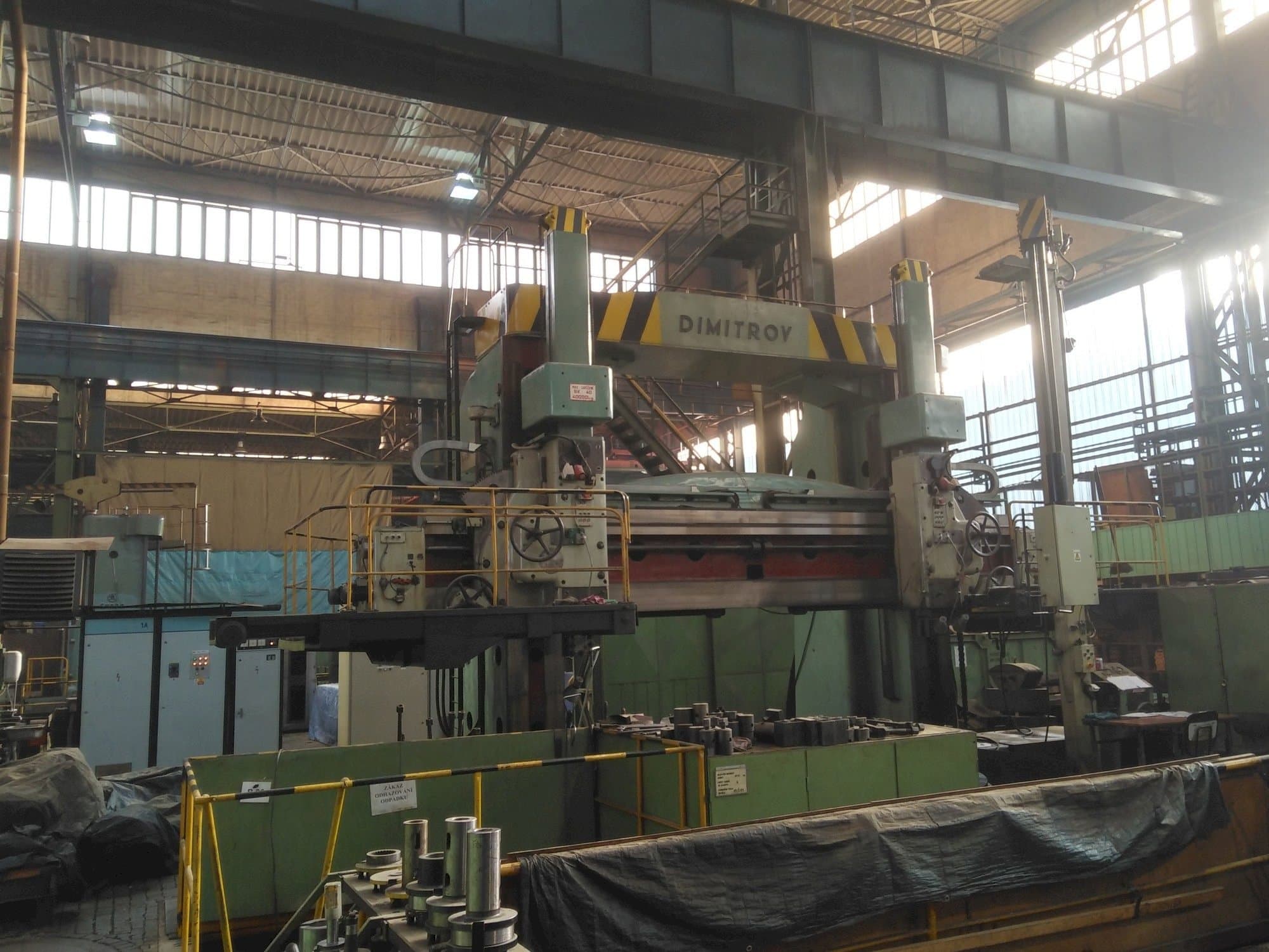 A Dimitrov 4000  gép bal oldali nézete