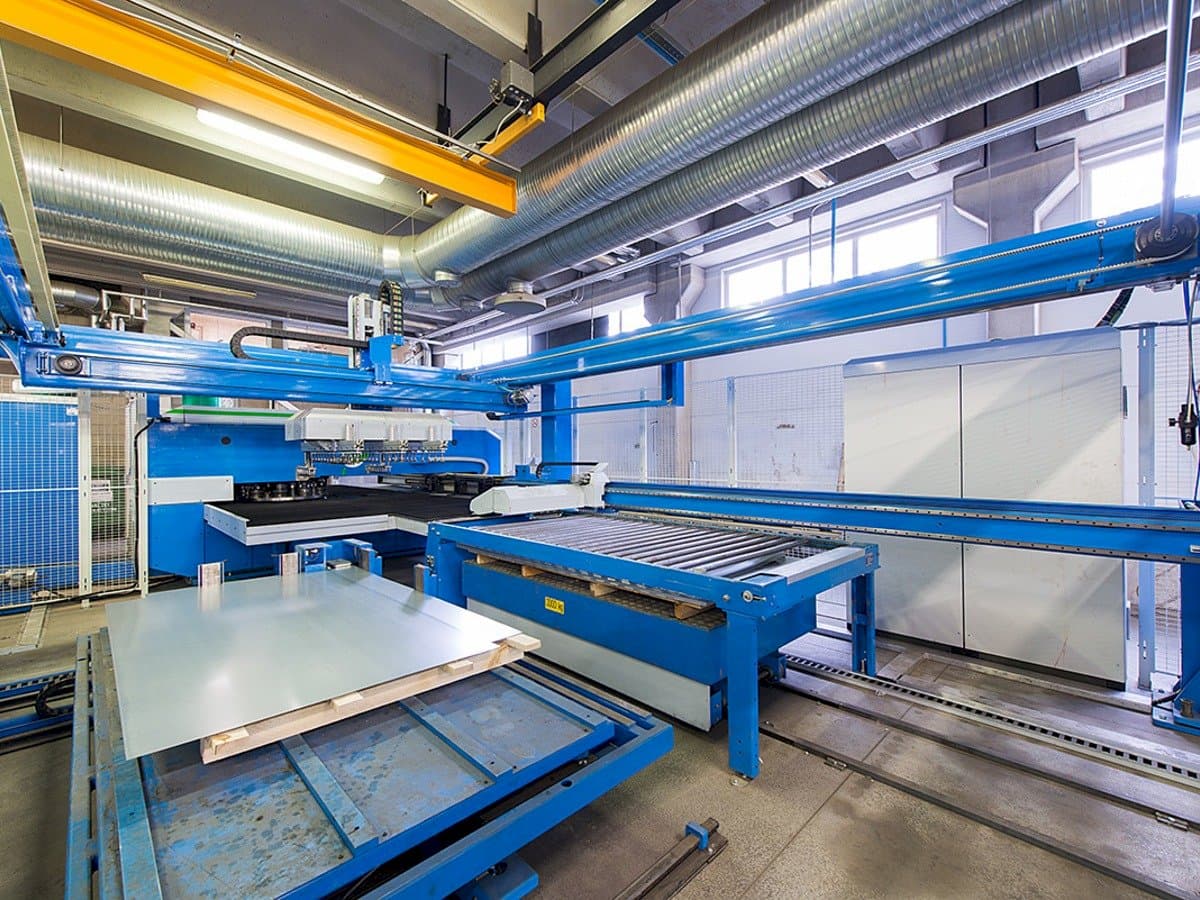 A Finn-Power E 5 Lui  gép oldalnézete