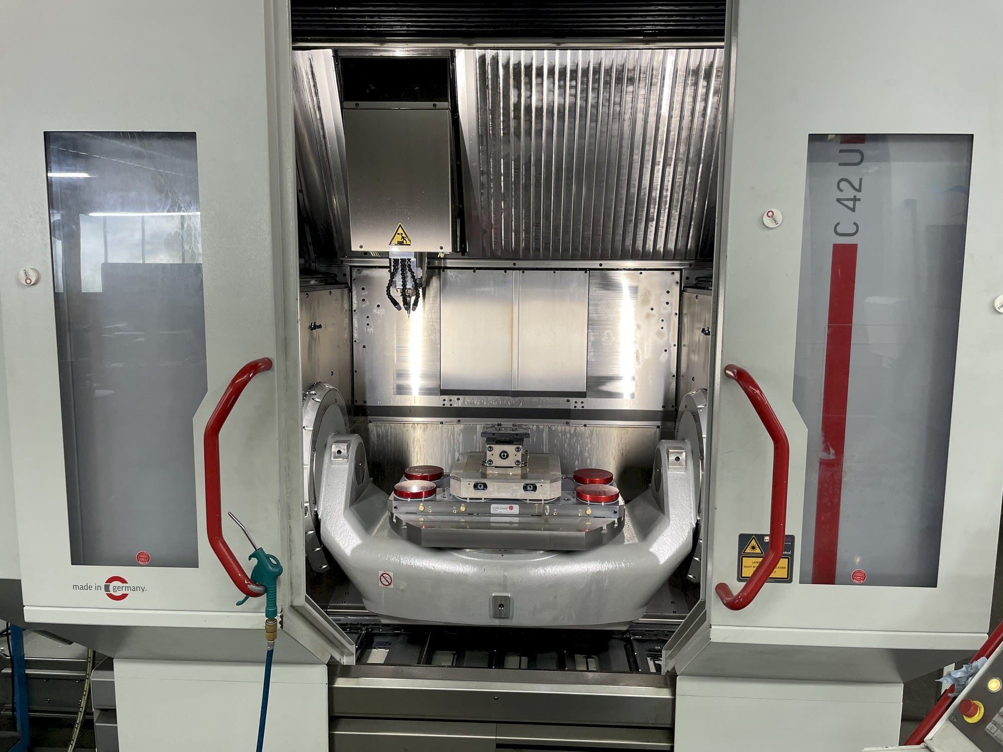 A HERMLE C 42 U  gép elölnézete