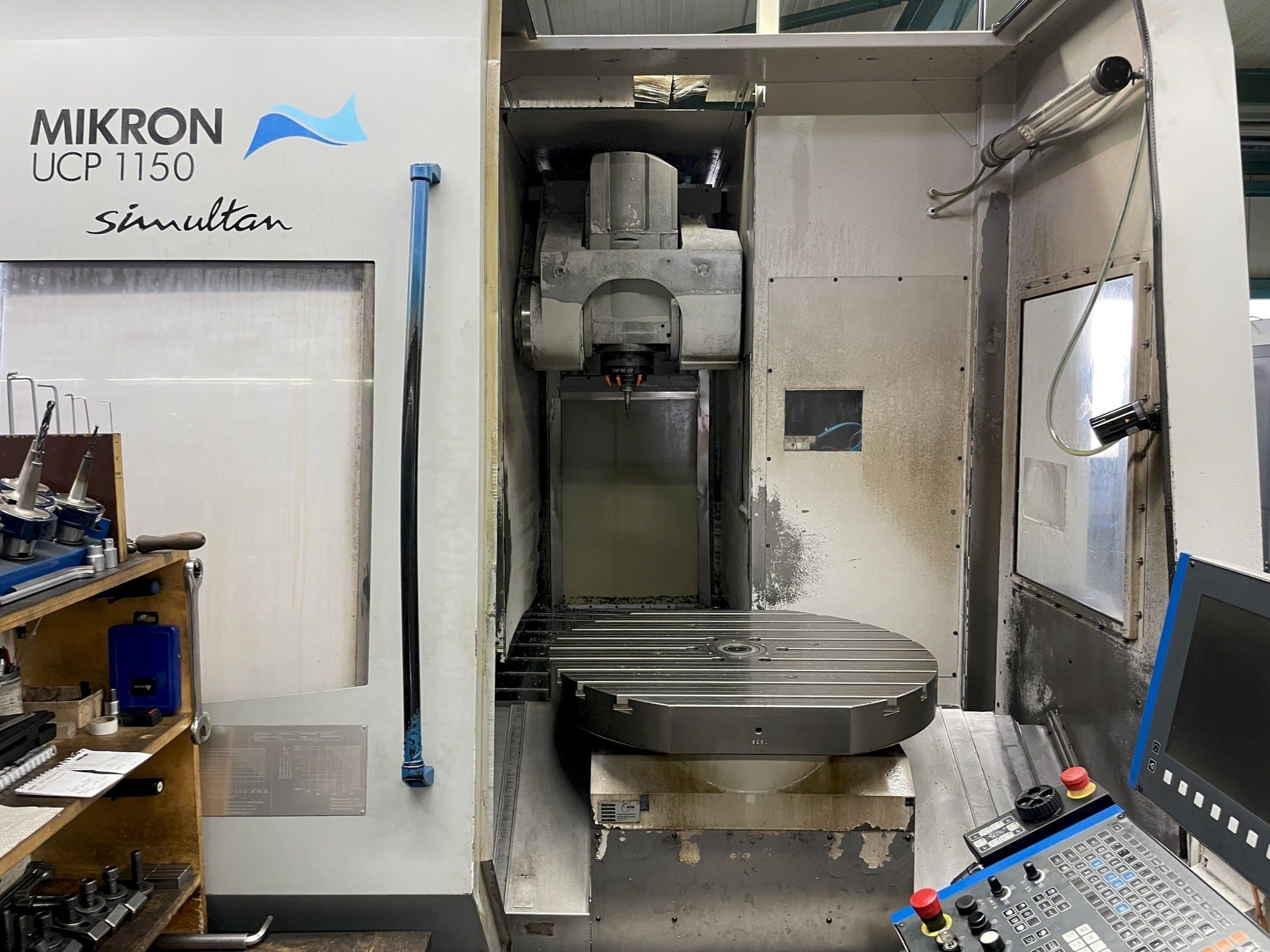 A MIKRON UCP 1150 SIMULTAN  gép elölnézete