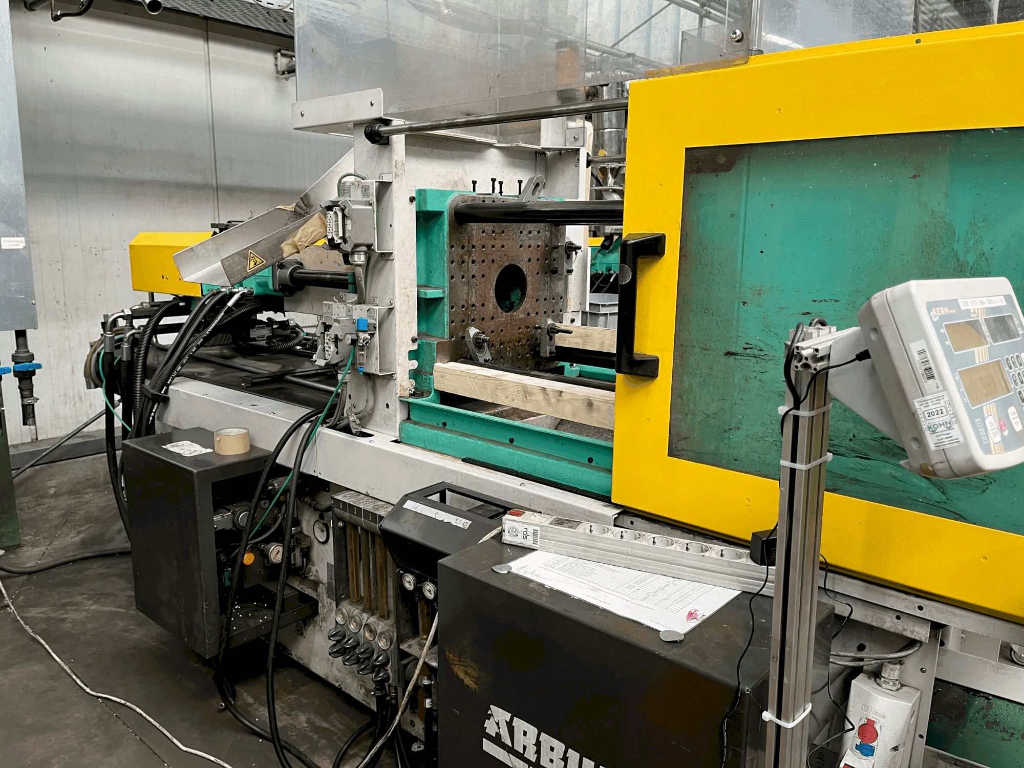 A Arburg Allrounder 320-50 C  gép elölnézete