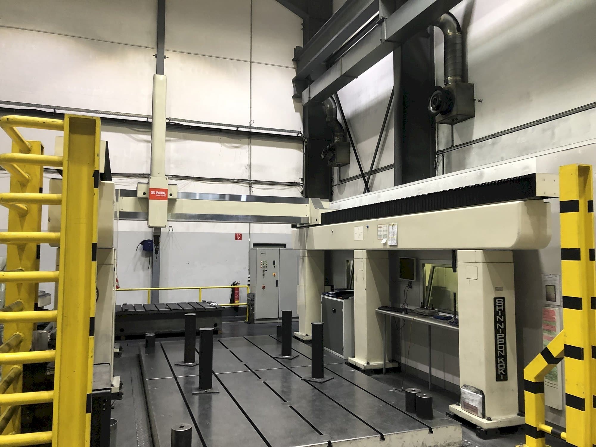 A SNK MM2500  gép elölnézete