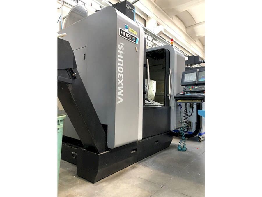 A Hurco VMX30 UHSi  gép elölnézete