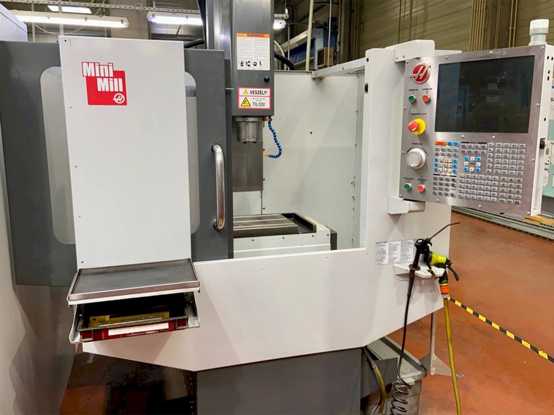 A HAAS MINIMILL  gép elölnézete