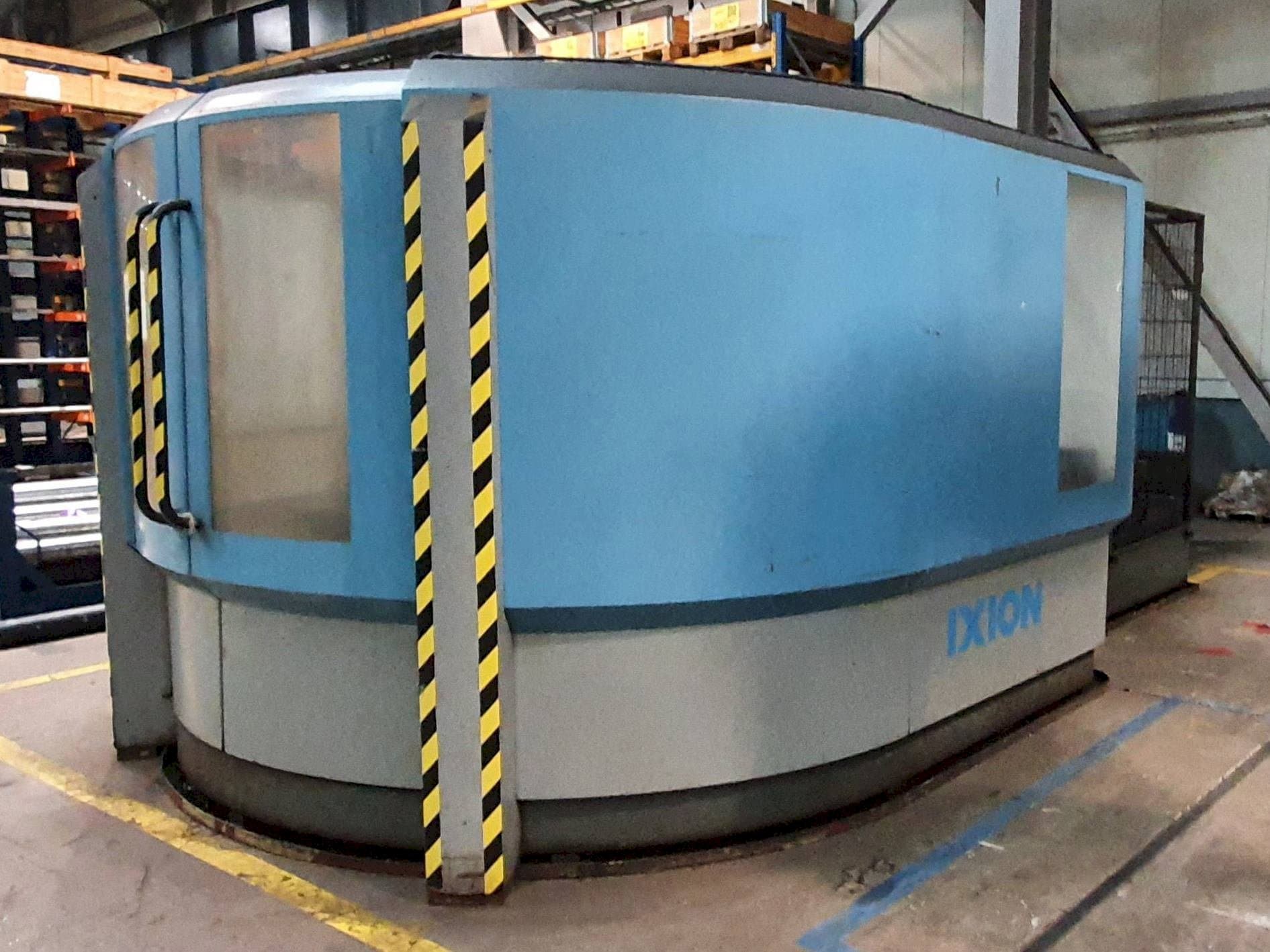 A IXION TL1004  gép elölnézete