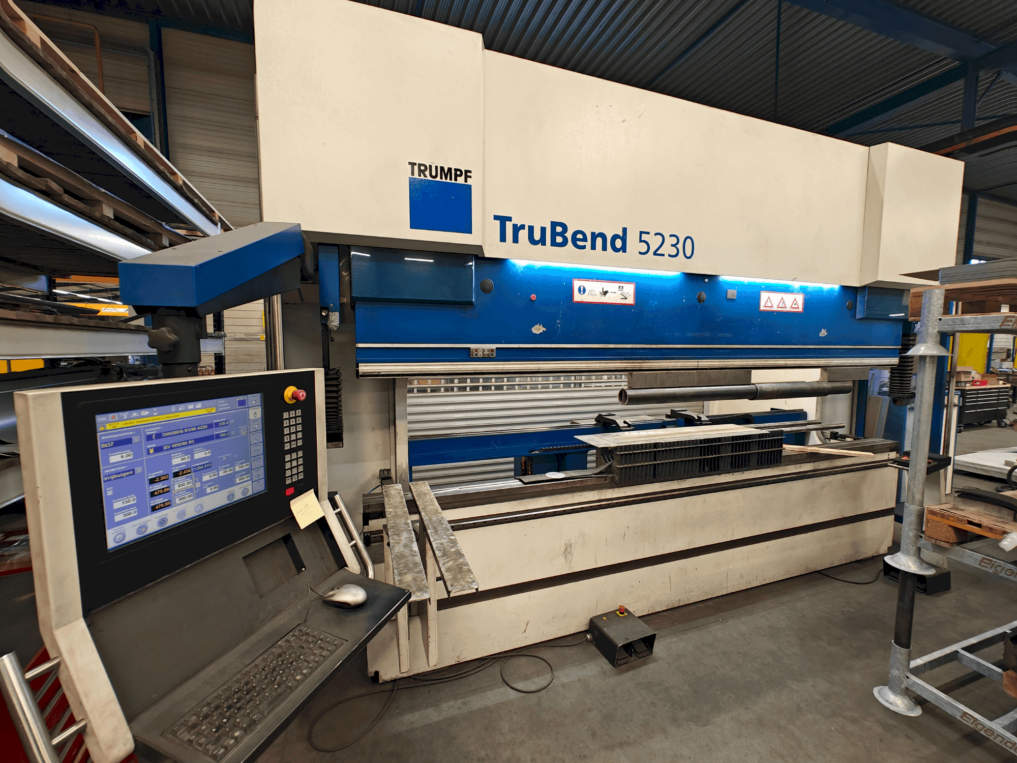 A TRUMPF TruBend 5230  gép elölnézete