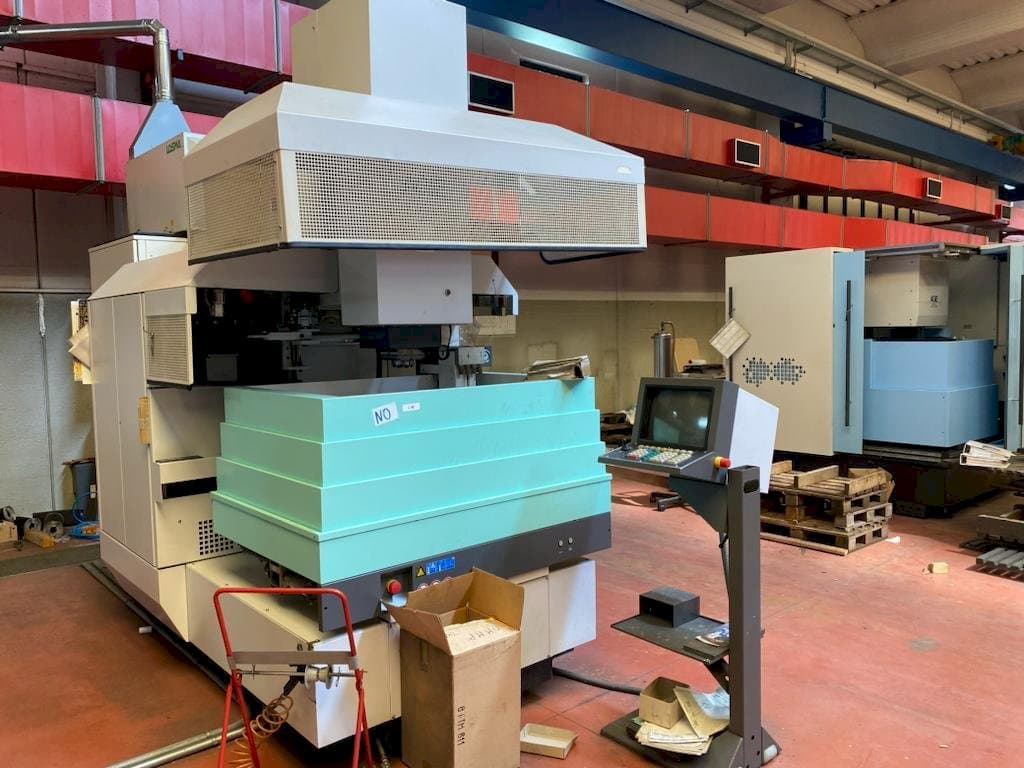 A AGIE AGIETRON INTEGRAL 3  gép elölnézete