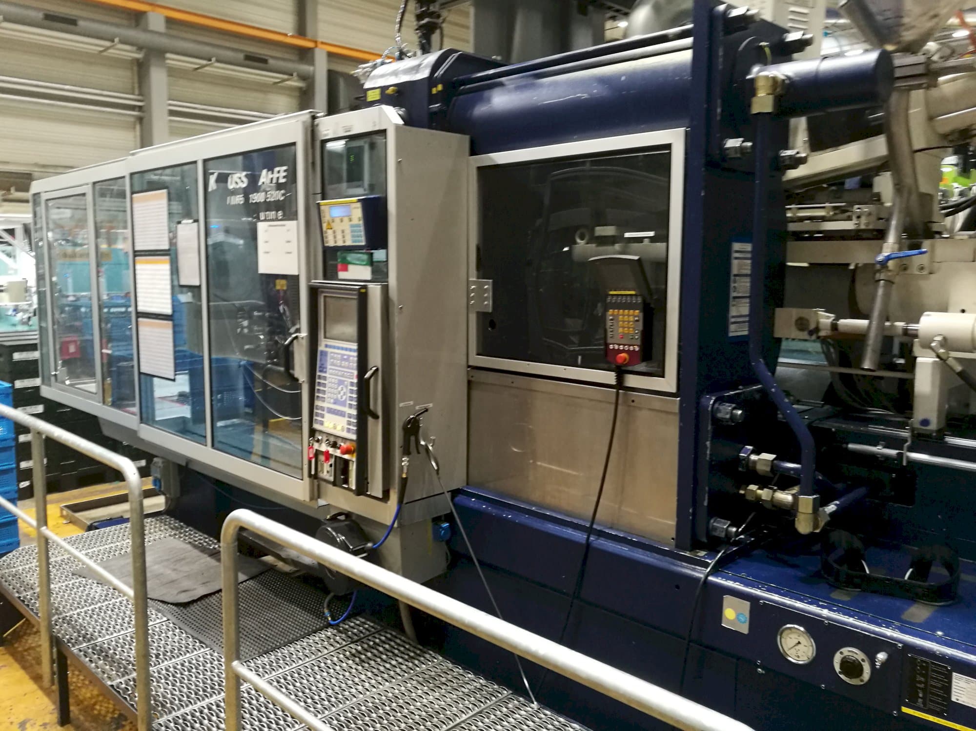 A Krauss Maffei 650-1900-520 CZ  gép jobb nézete