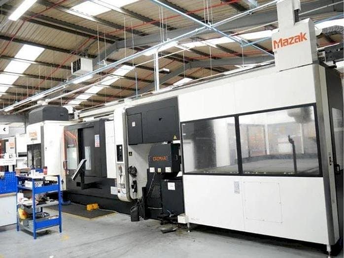 A Mazak INTEGREX i-400 ST  gép elölnézete