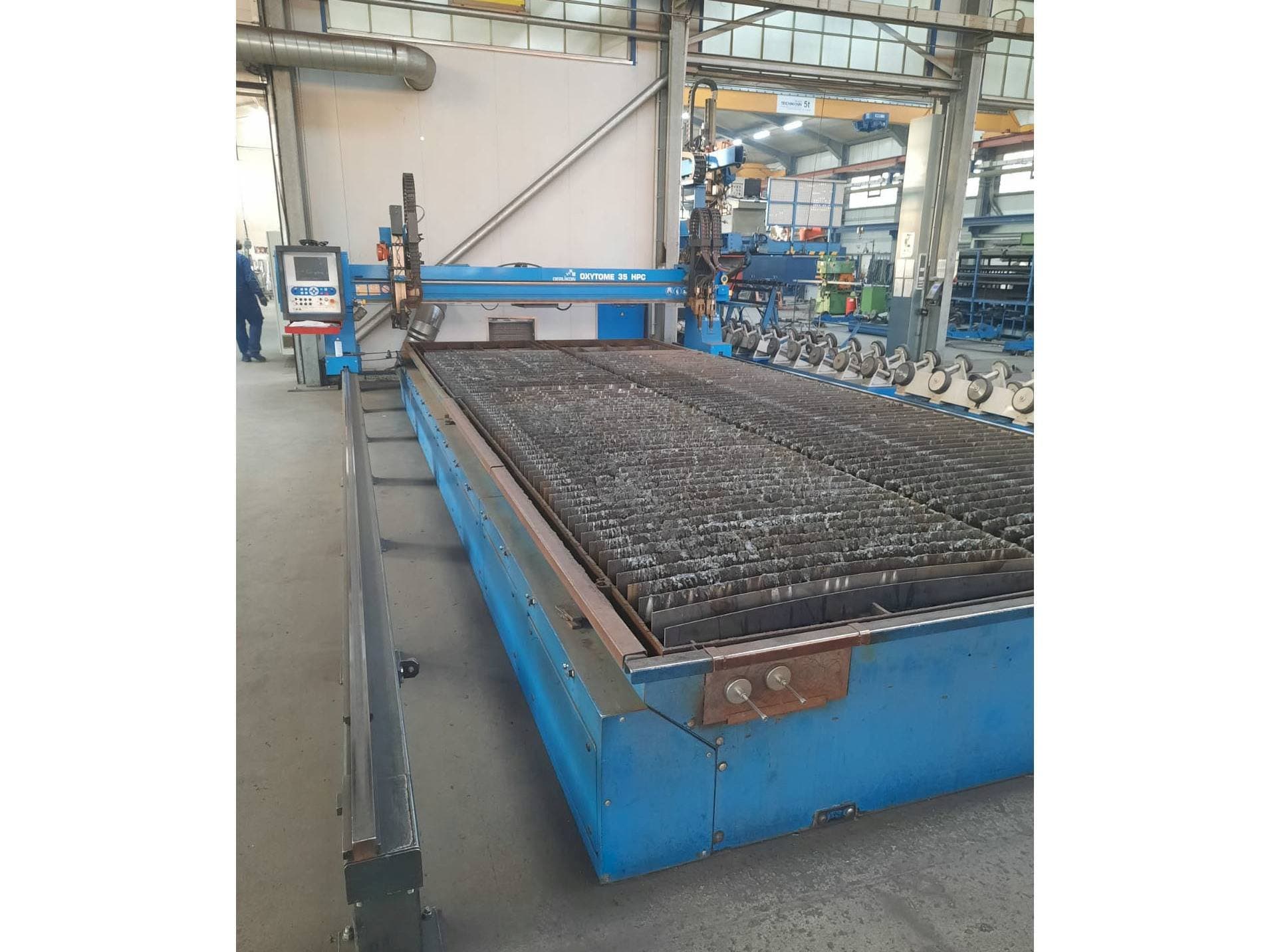 A Oerlikon Oxytome 35 HPC  gép elölnézete