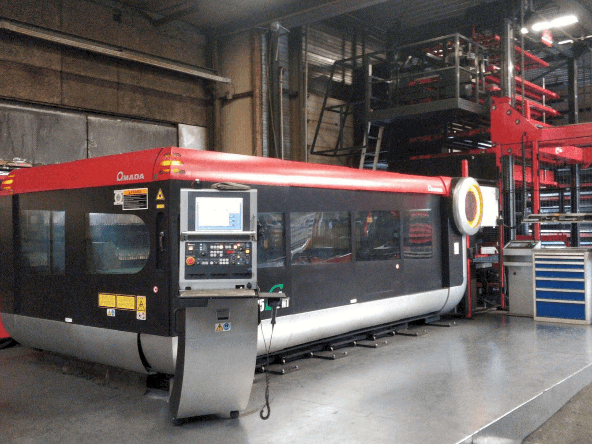A AMADA LC-3015F1NT 4kW CO2  gép elölnézete