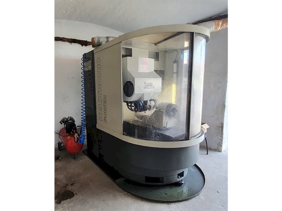 A Walter Helitronic Power  gép elölnézete