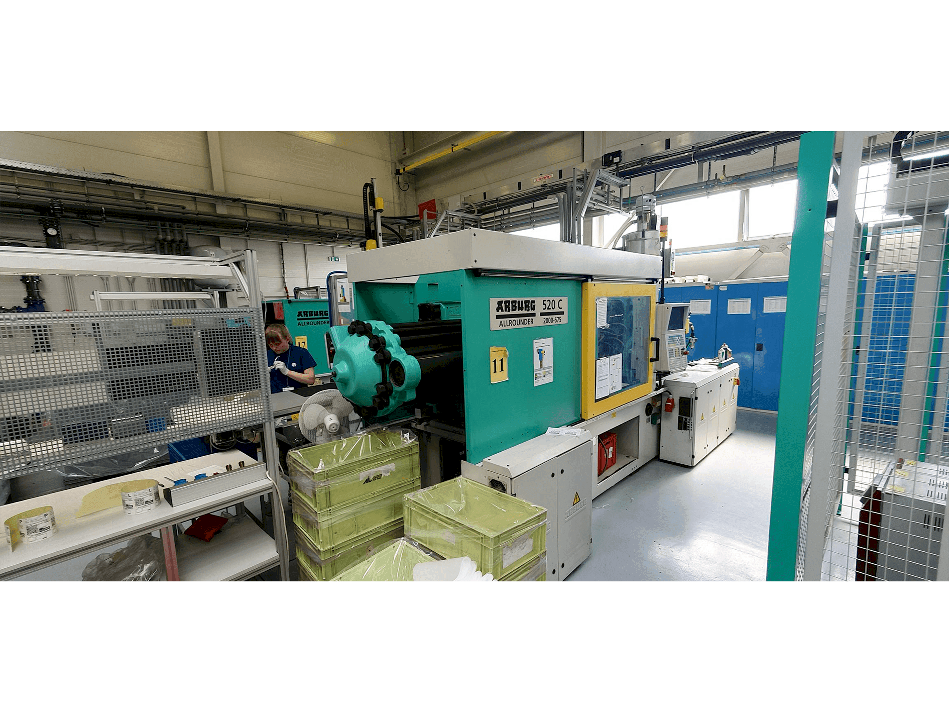 A Arburg Allrounder 520 C 2000-675  gép elölnézete