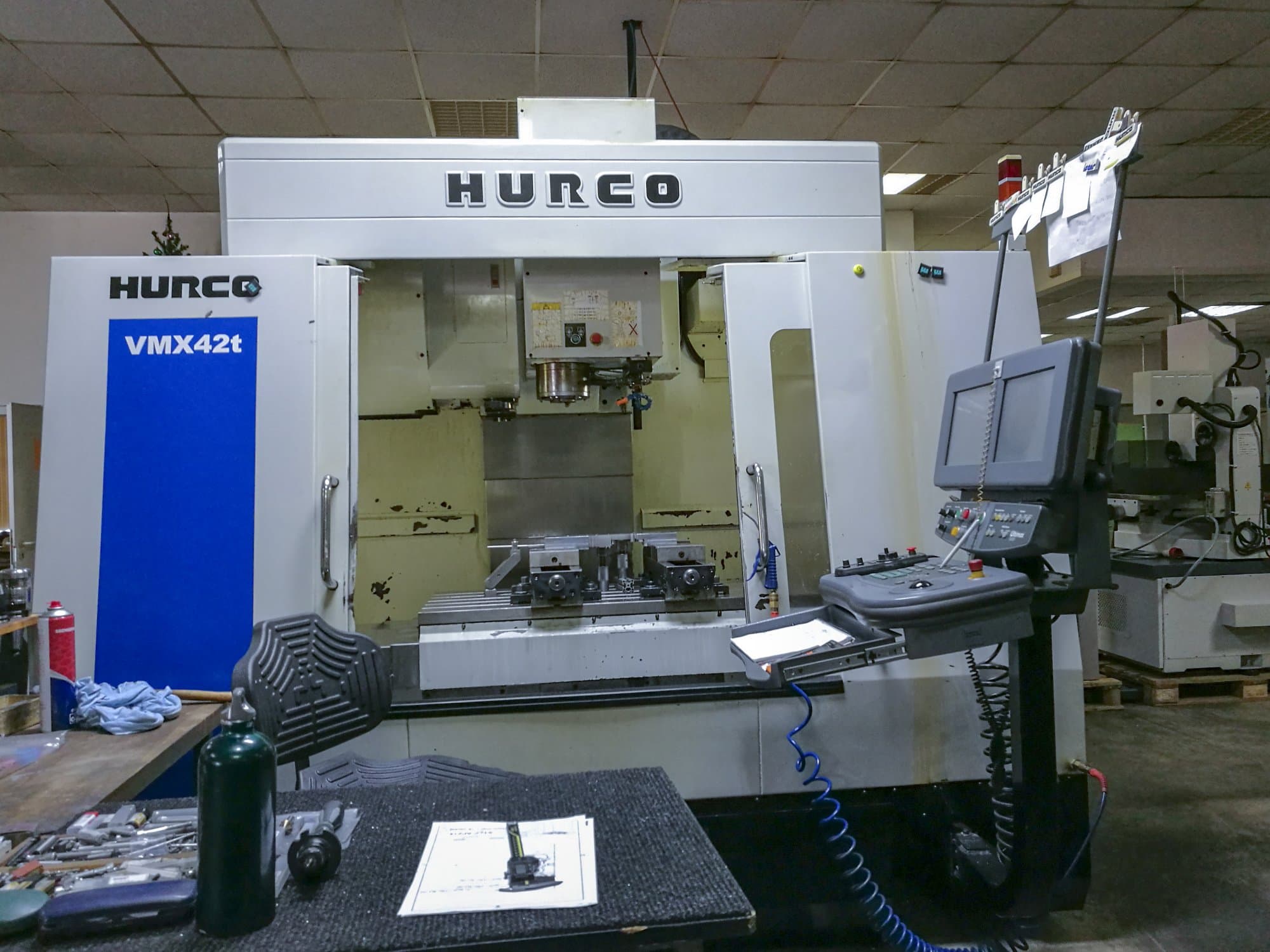A Hurco VMX42T  gép elölnézete