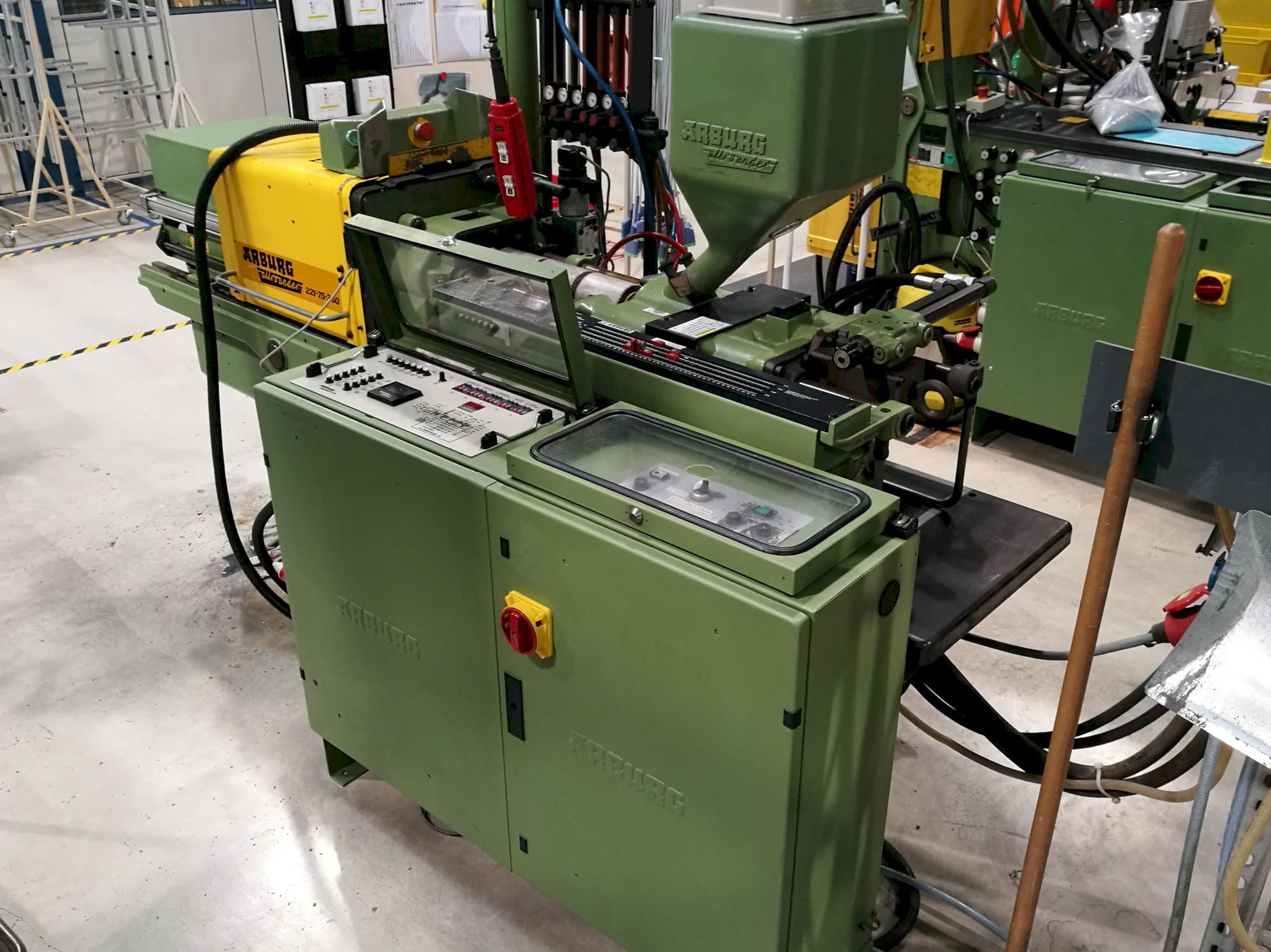 A Arburg Allrounder 221-75-350  gép jobb nézete