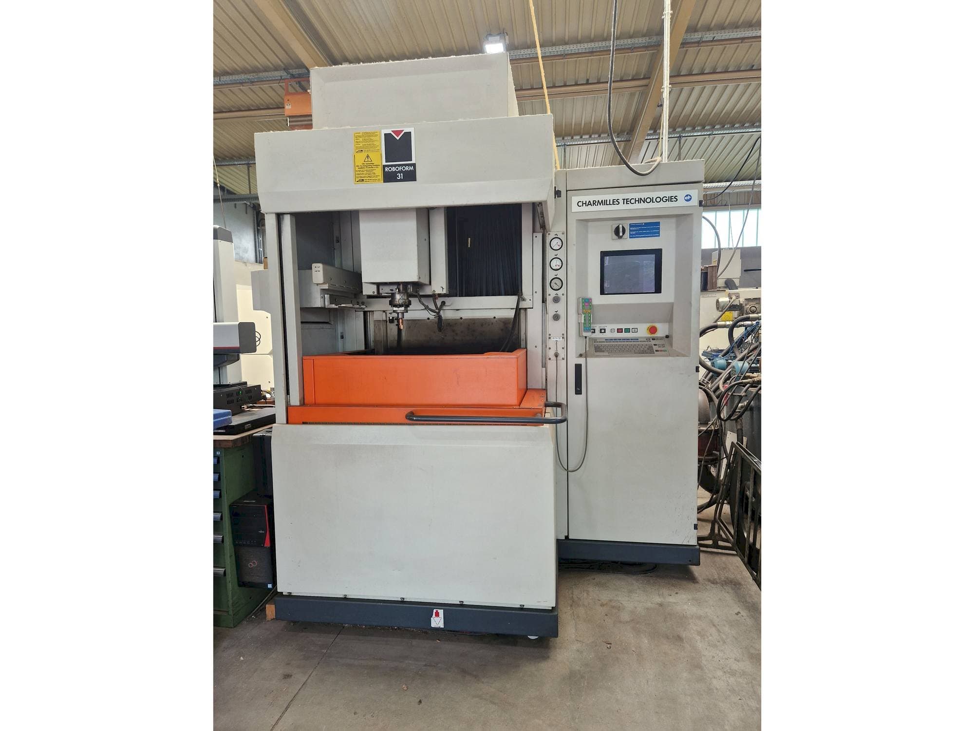 A CHARMILLES Roboform 31  gép elölnézete