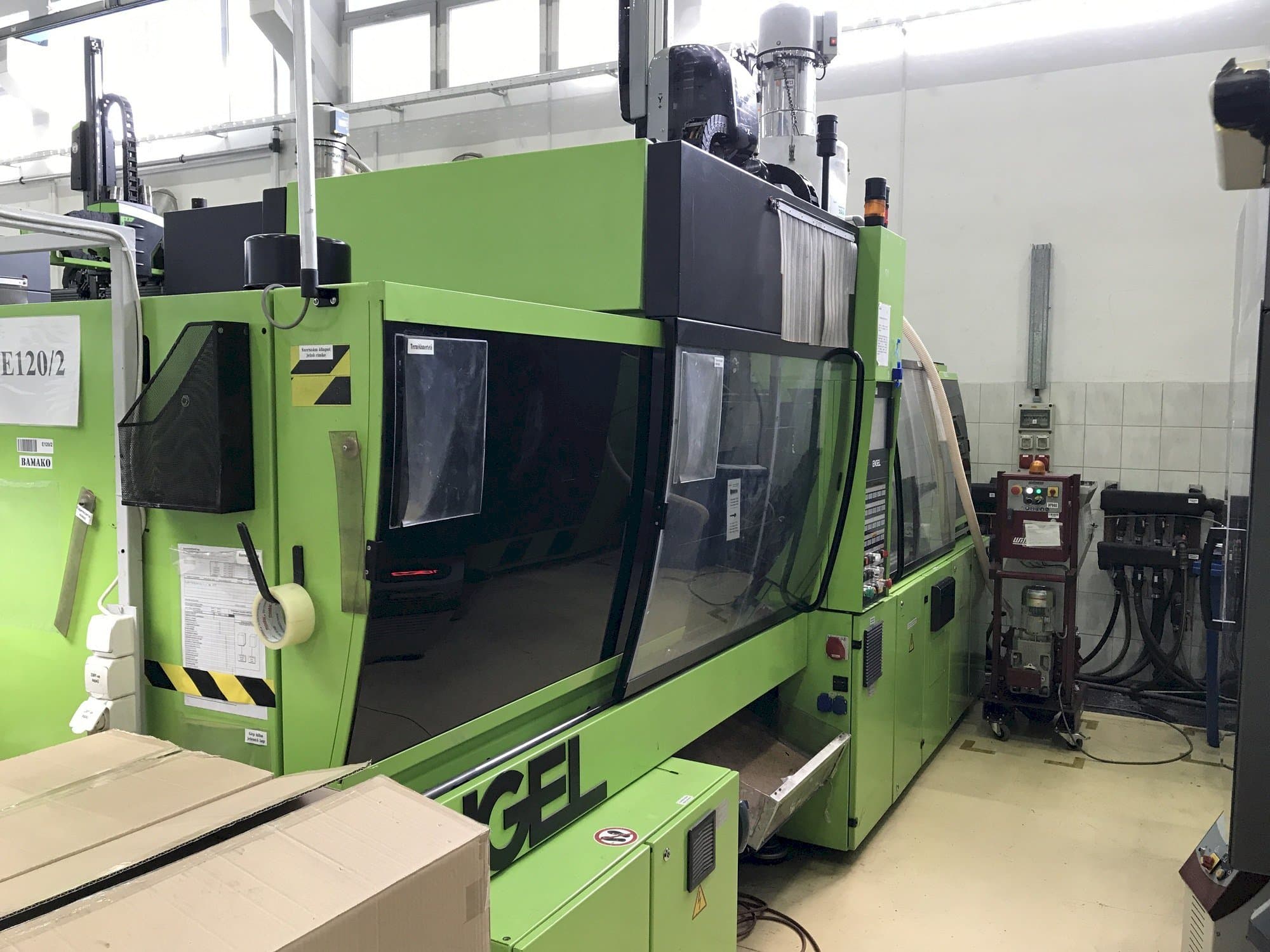 A ENGEL VC 500/120 Plus  gép elölnézete