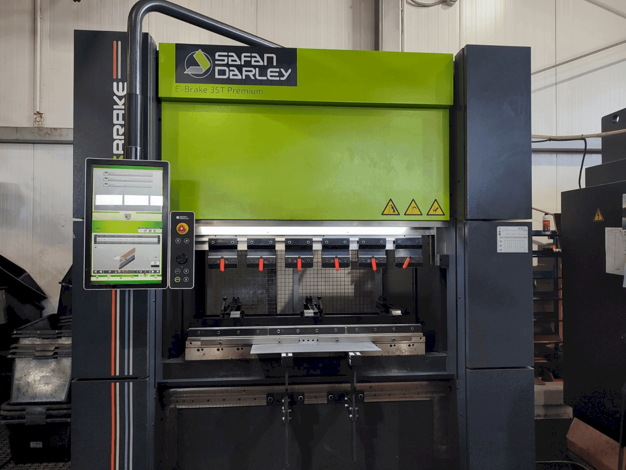 A Safan E-Brake Premium 35-1250  gép elölnézete