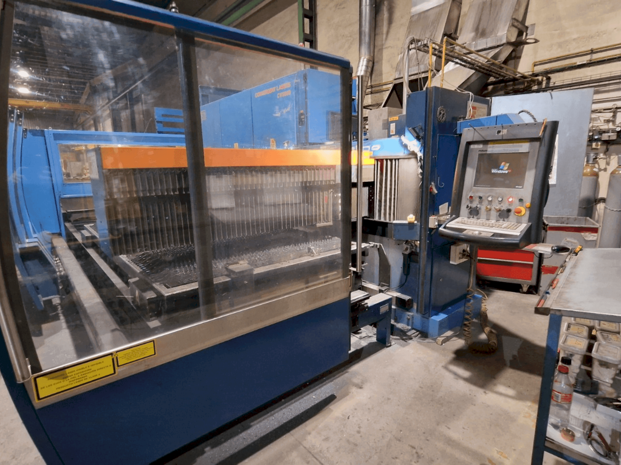 A Prima Industrie PLATINO 1530  gép elölnézete