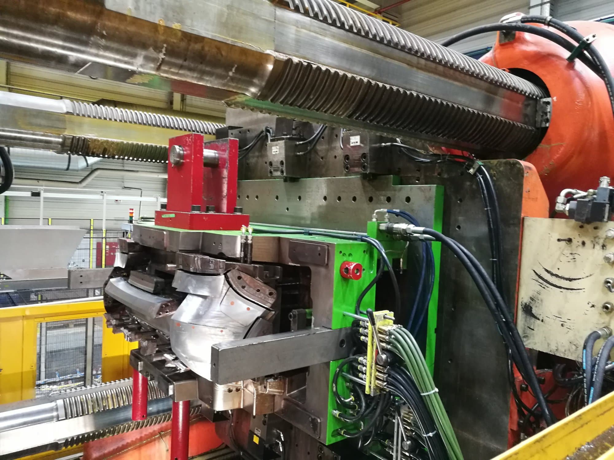 A Husky EL 4000 RS 170/145  gép bal oldali nézete