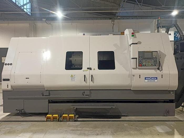 A HWACHEON HI-ECO 45  gép elölnézete