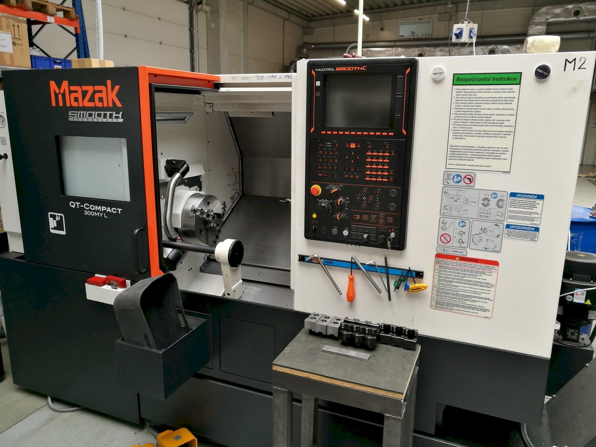 A Mazak Quick Turn Compact 300MY L  gép elölnézete