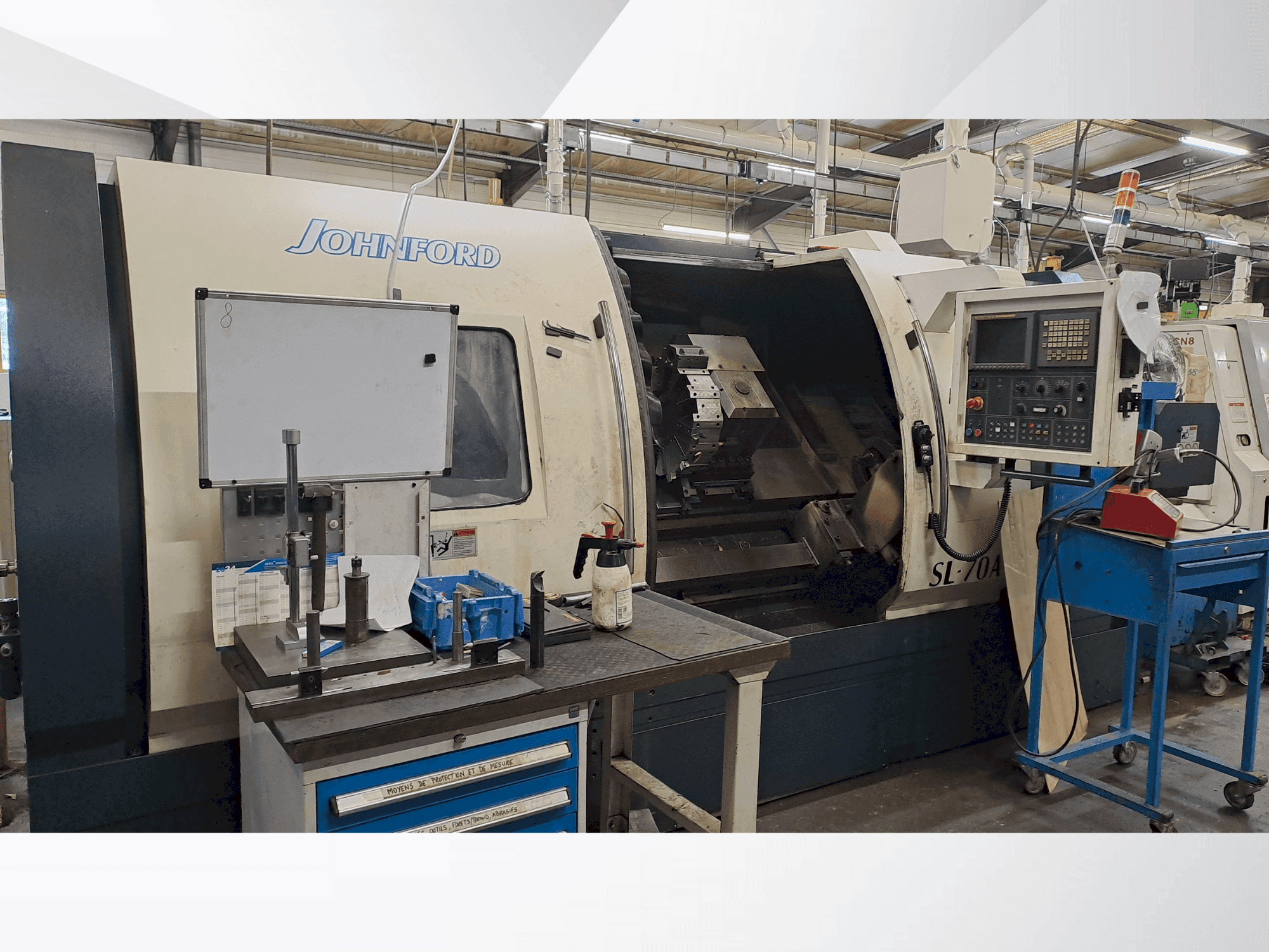 A Johnford SL-70A  gép elölnézete