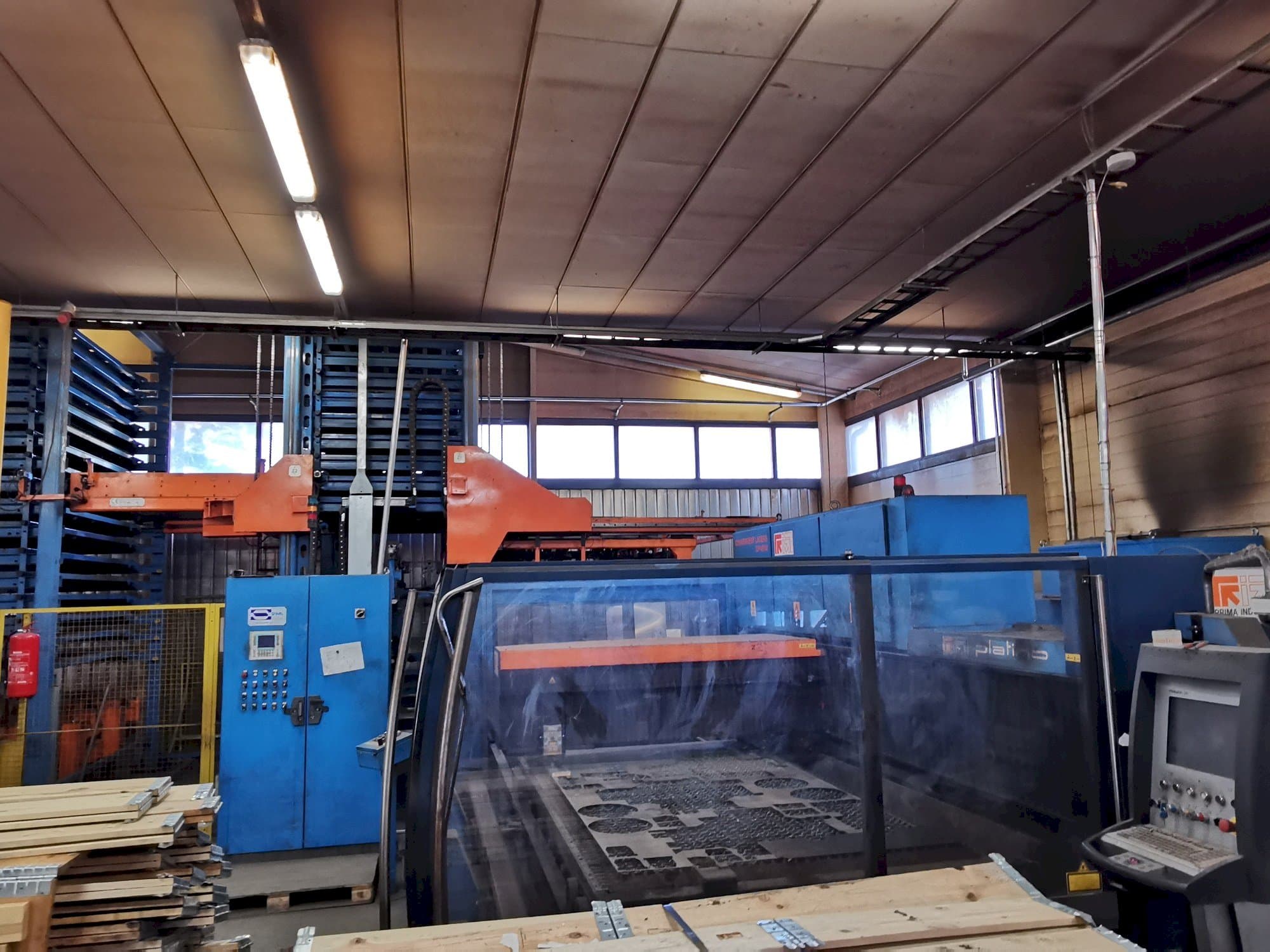 A Prima Industrie Platino 1530  gép elölnézete