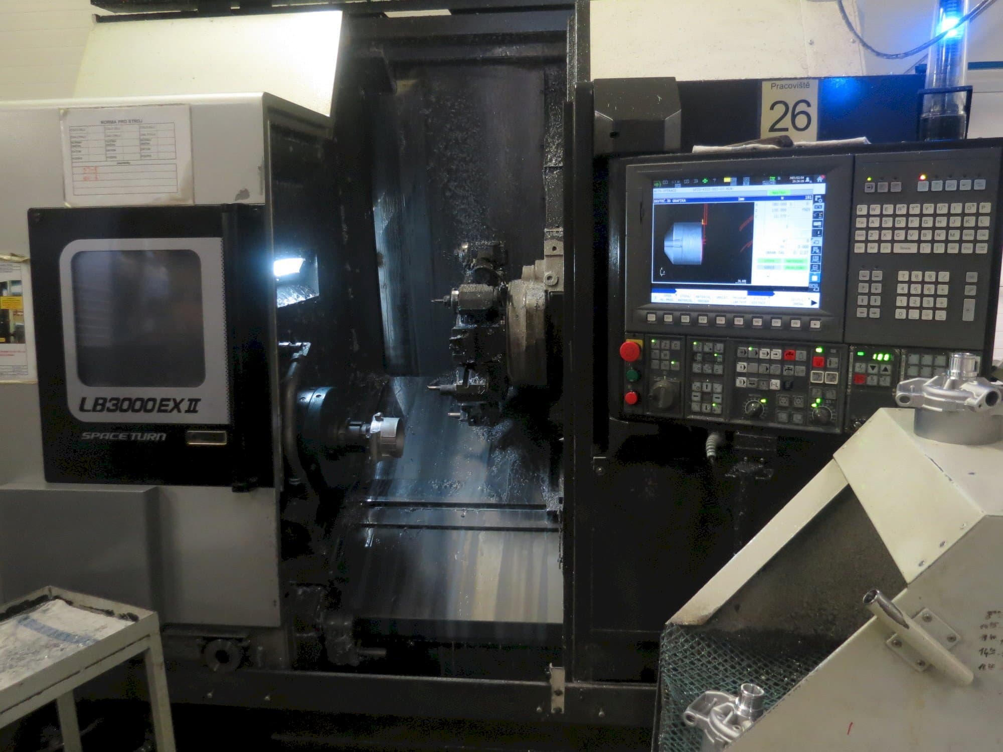 A Okuma LB3000 EX II  gép elölnézete