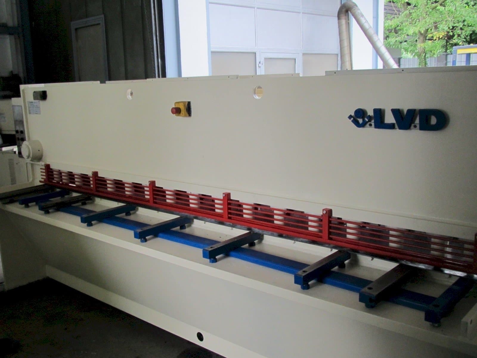 A LVD HST  31/6  gép elölnézete