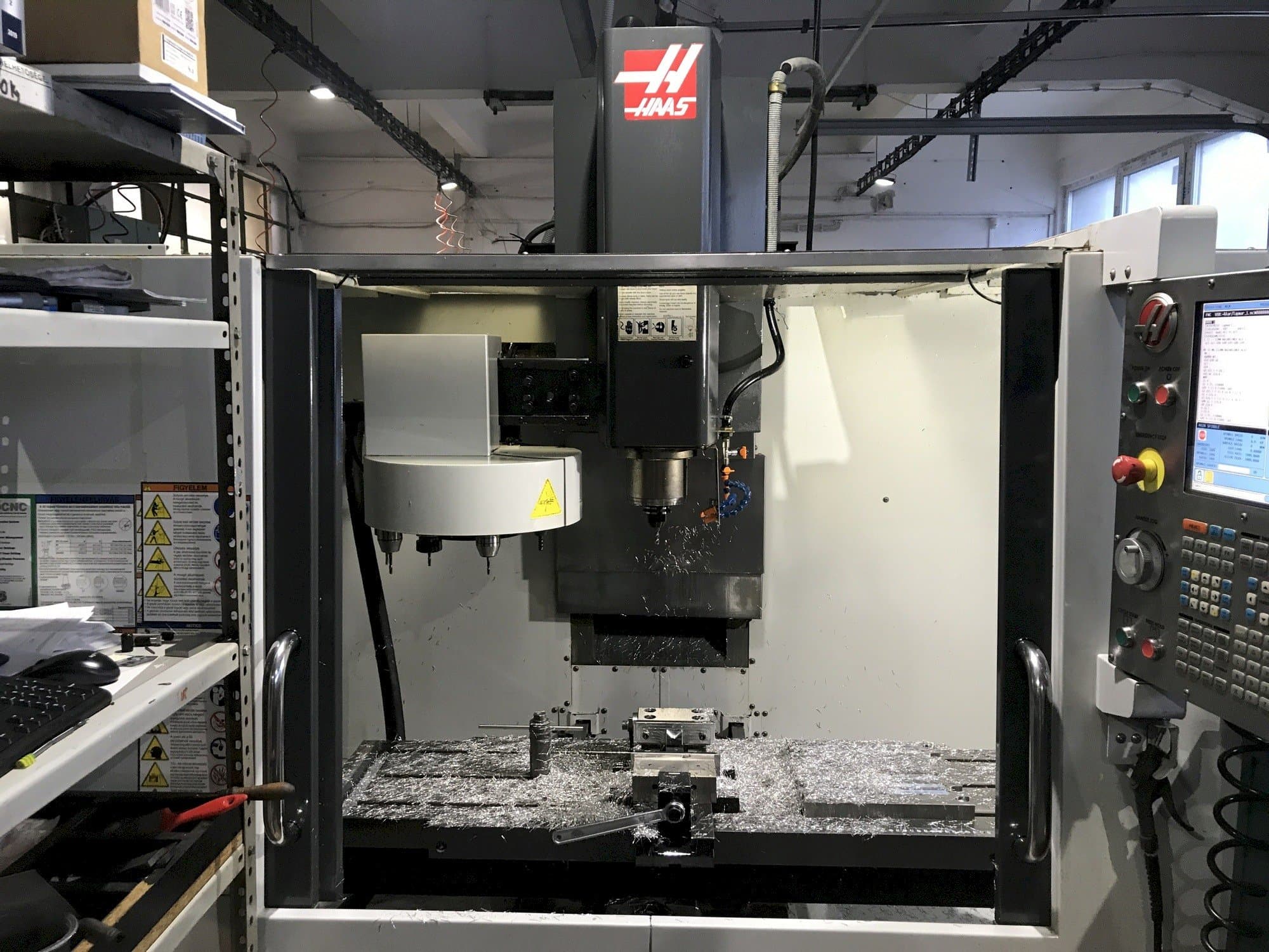A HAAS TM-3P  gép elölnézete