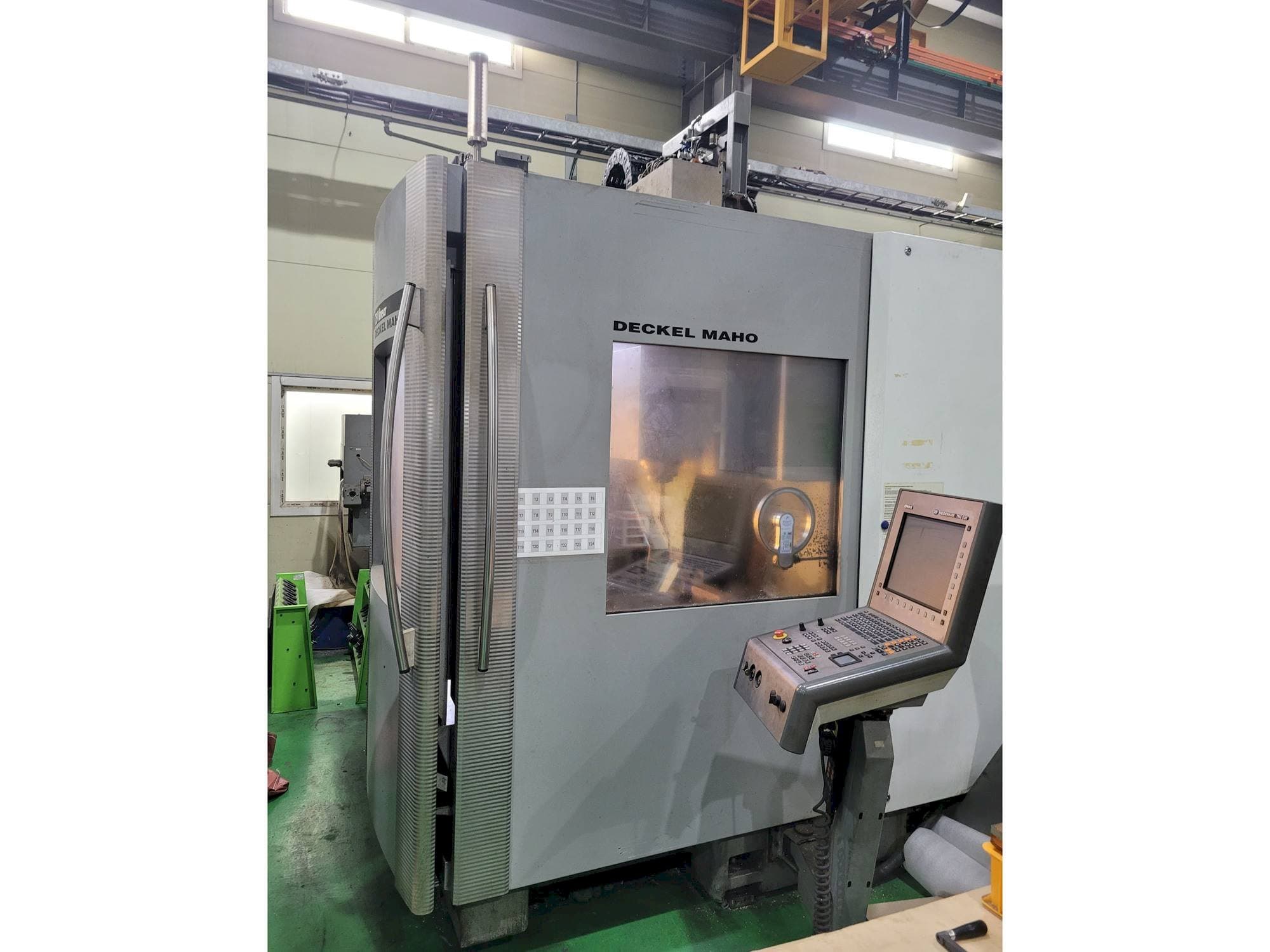 A DECKEL MAHO DMC 75 Linear  gép elölnézete